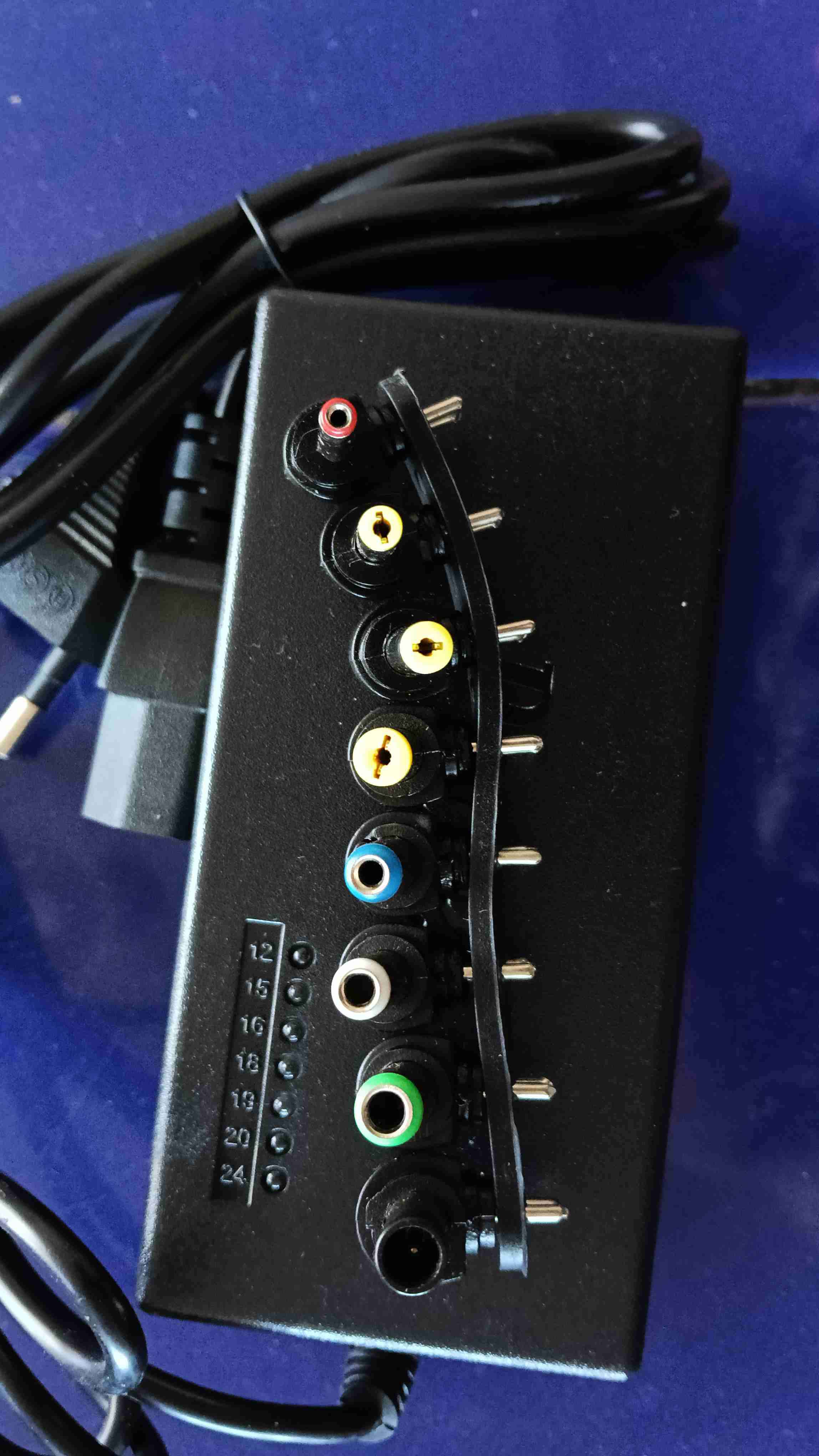 Cargador universal para notebook - miniatura 2