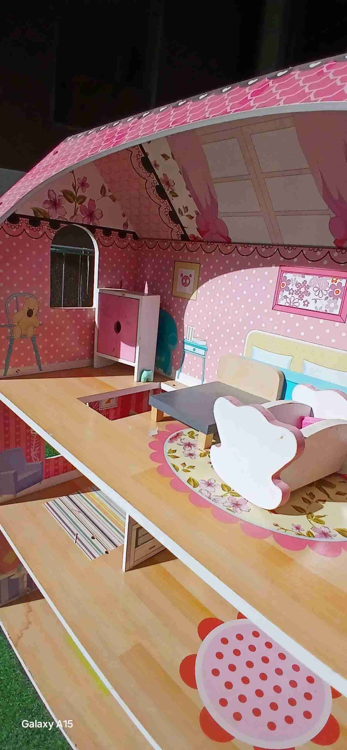 Casa de muñecas de madera - miniatura 2