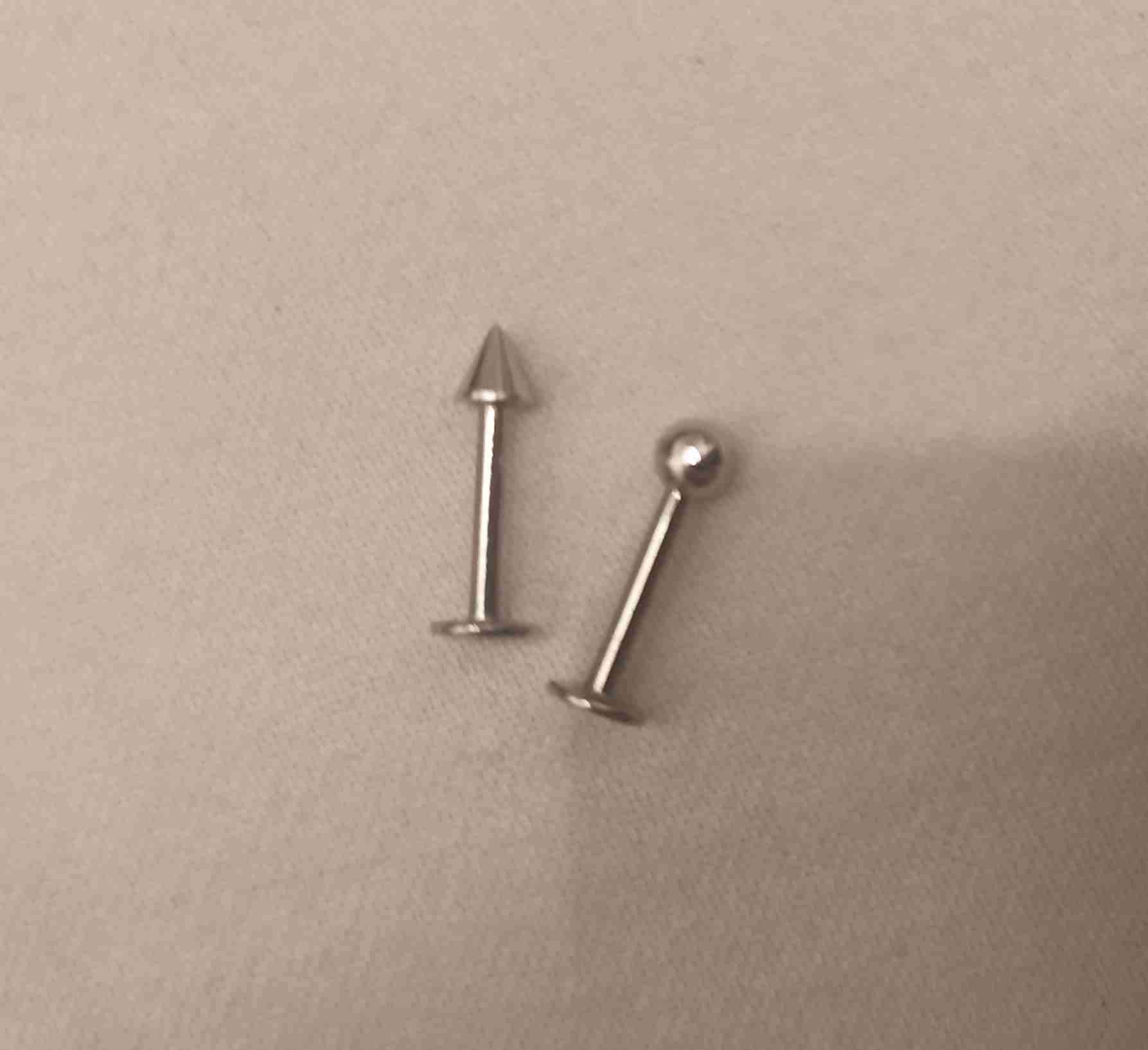 Piercing de acero inoxidable