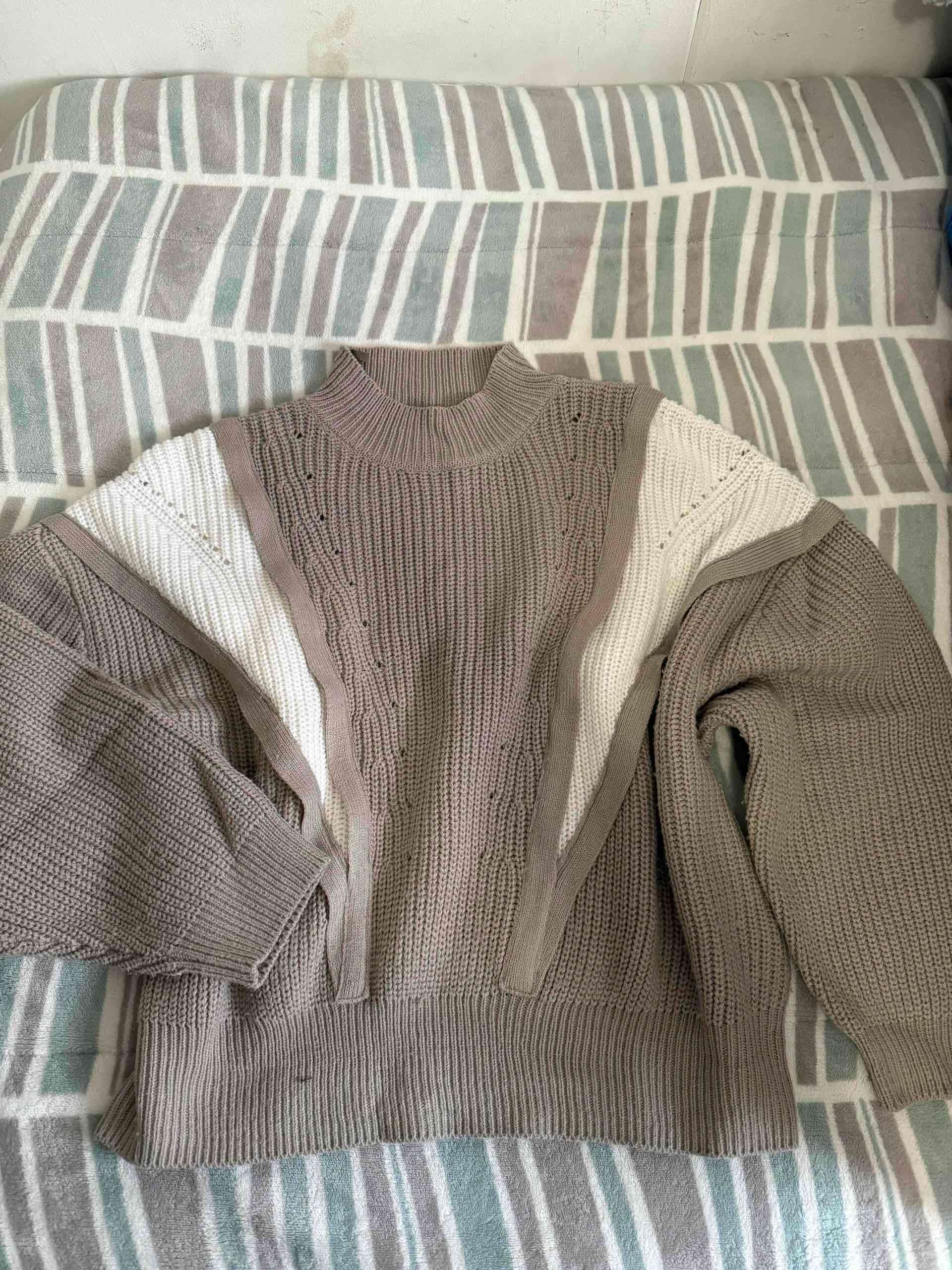 Suéter tejido a rayas
