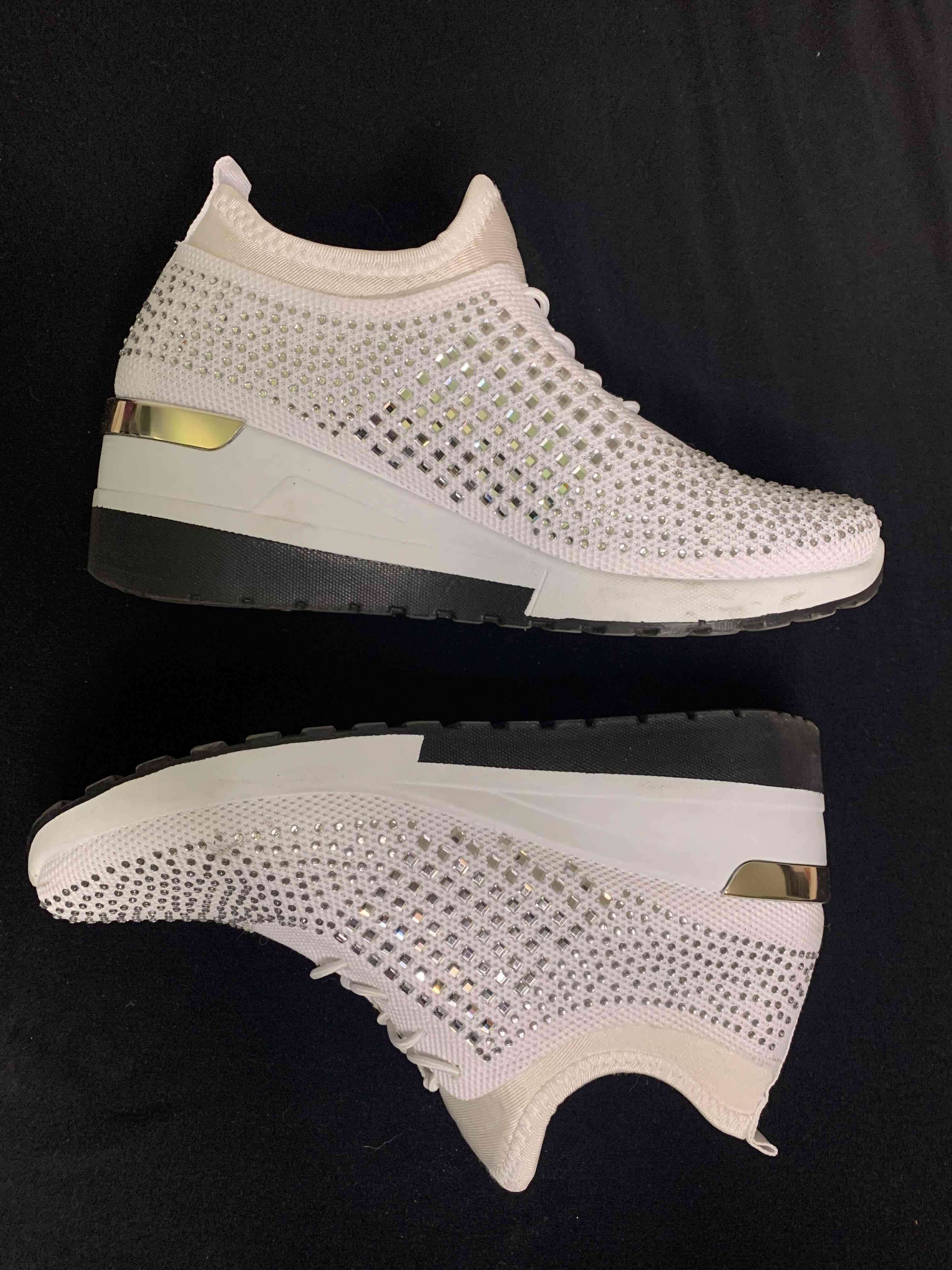 Zapatillas blancas con brillantes - miniatura 2