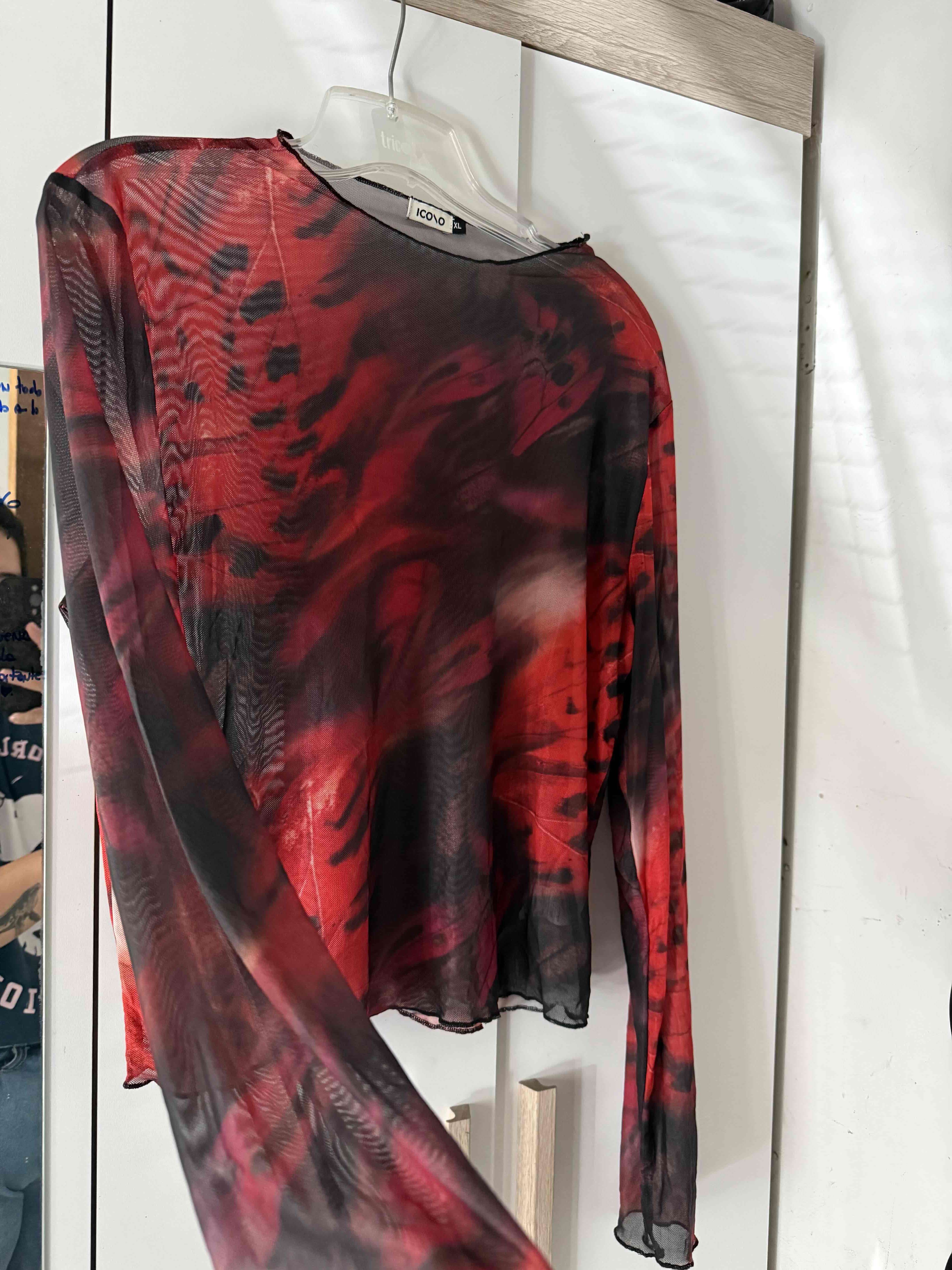 Blusa transparente roja y negra