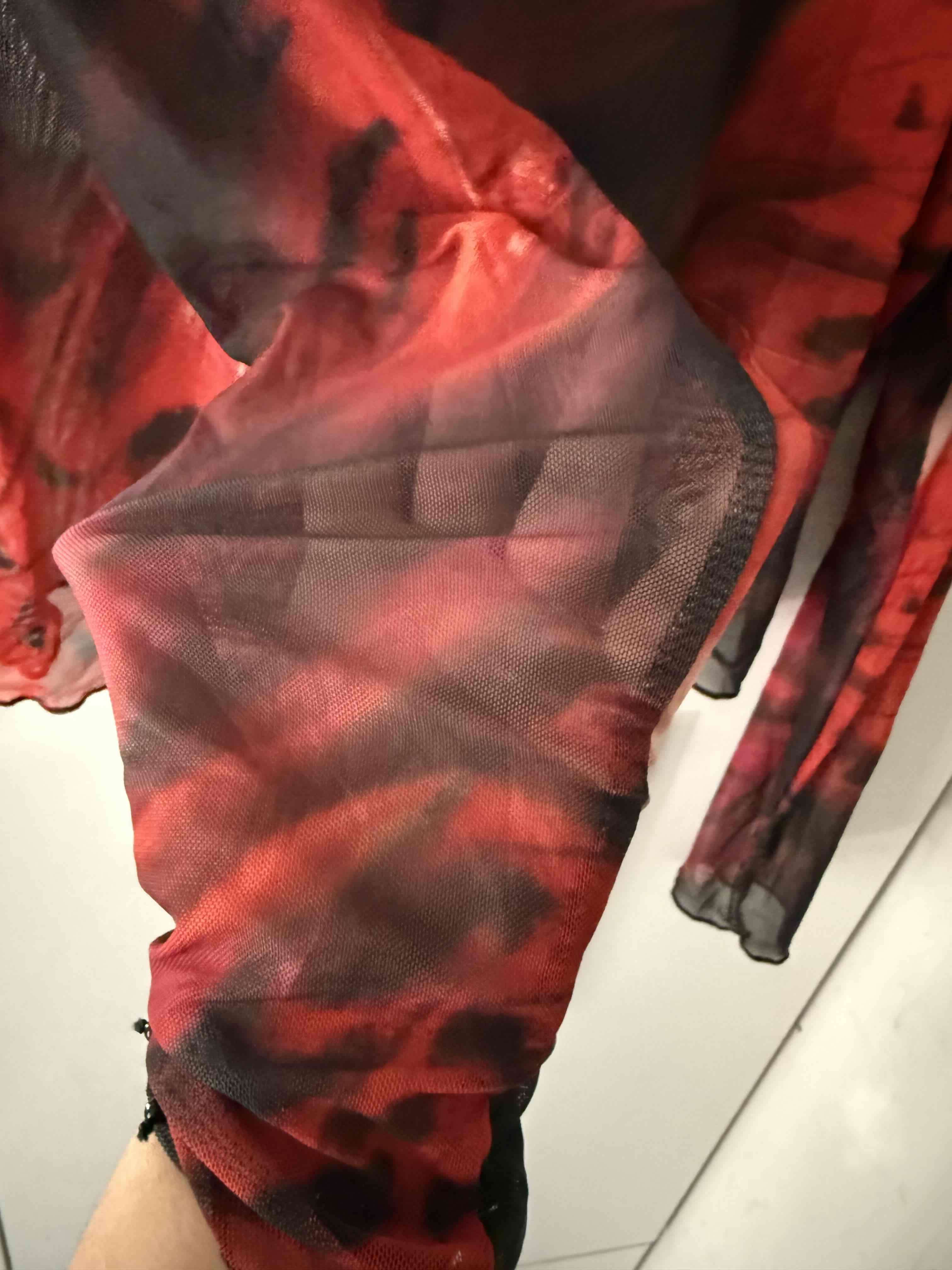 Blusa transparente roja y negra - miniatura 2