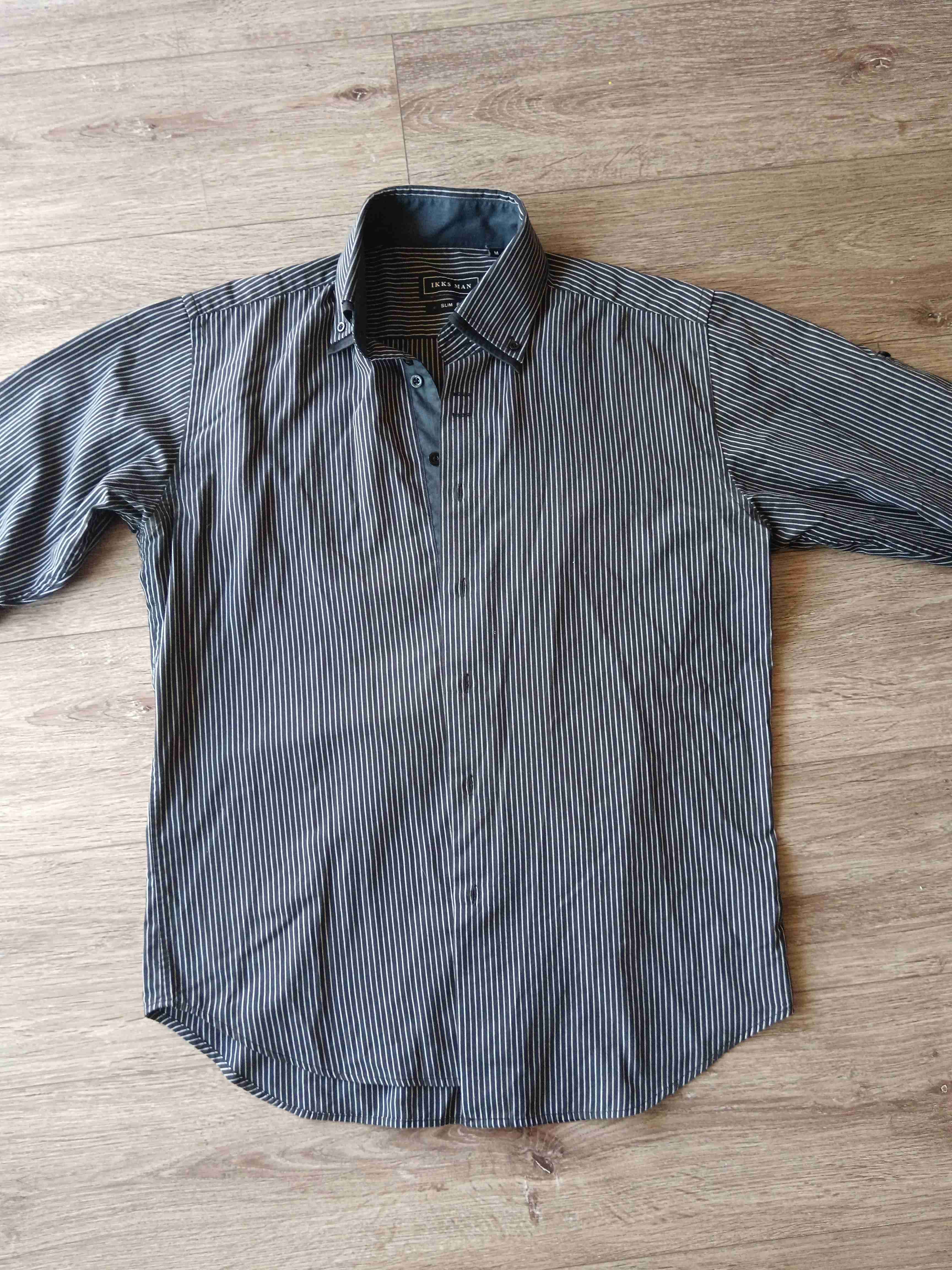 Camisa de rayas gris hombre