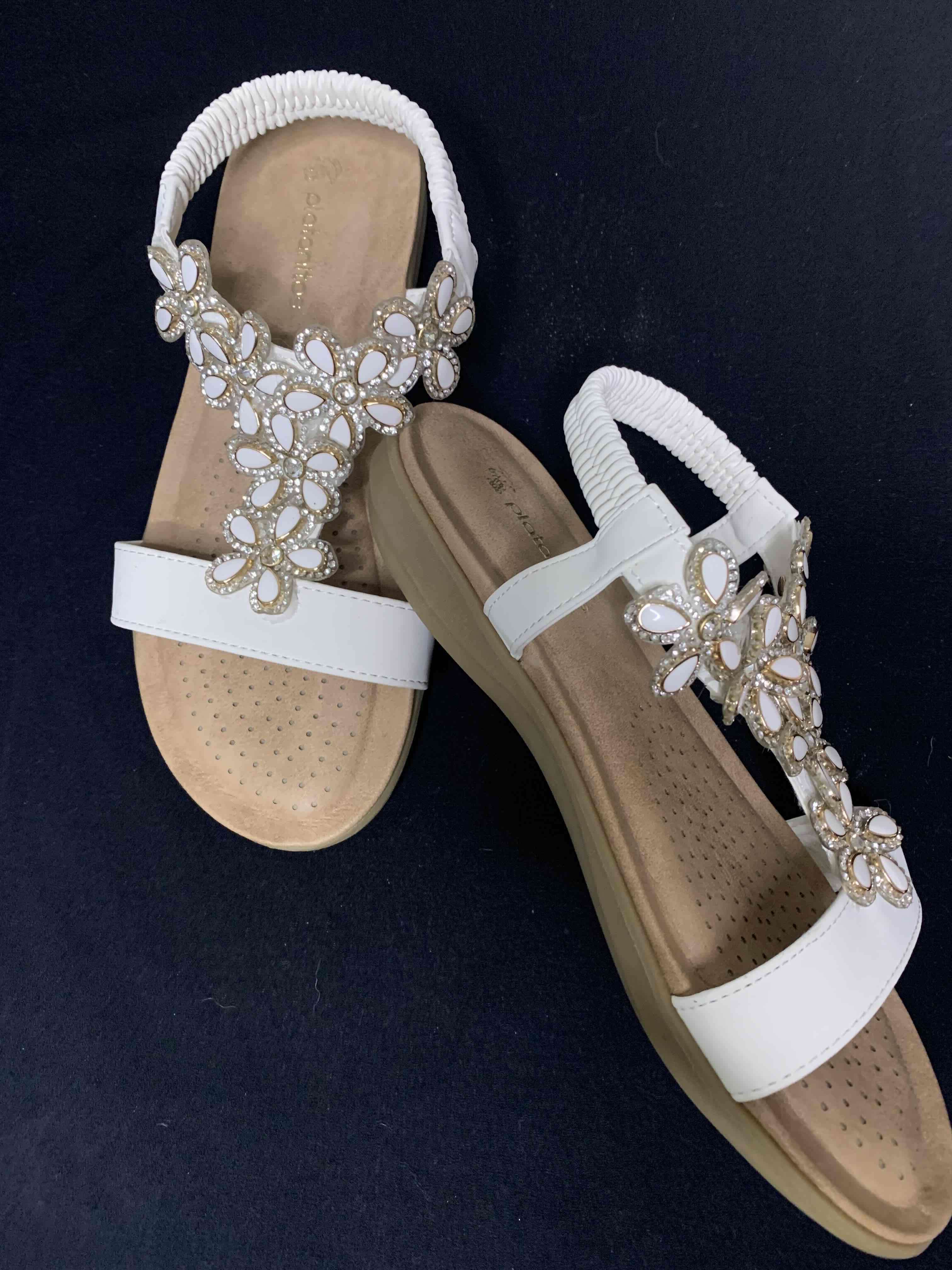 Sandalias blancas con pedrería - miniatura 2