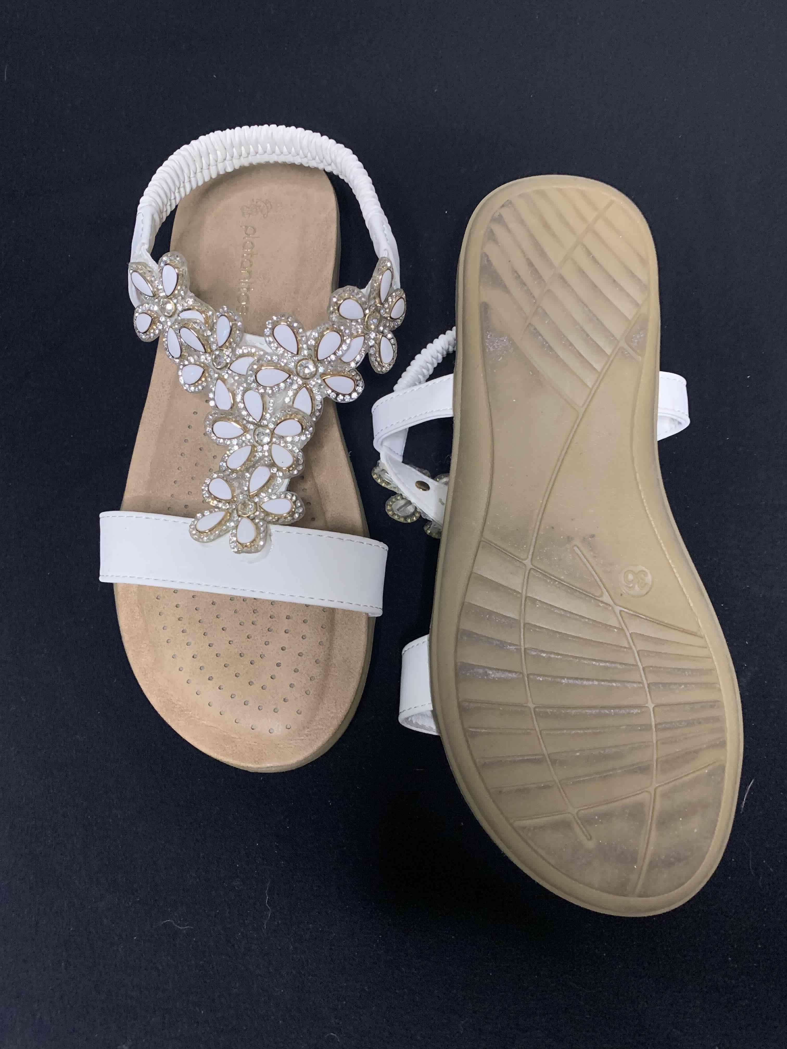 Sandalias blancas con pedrería - miniatura 3