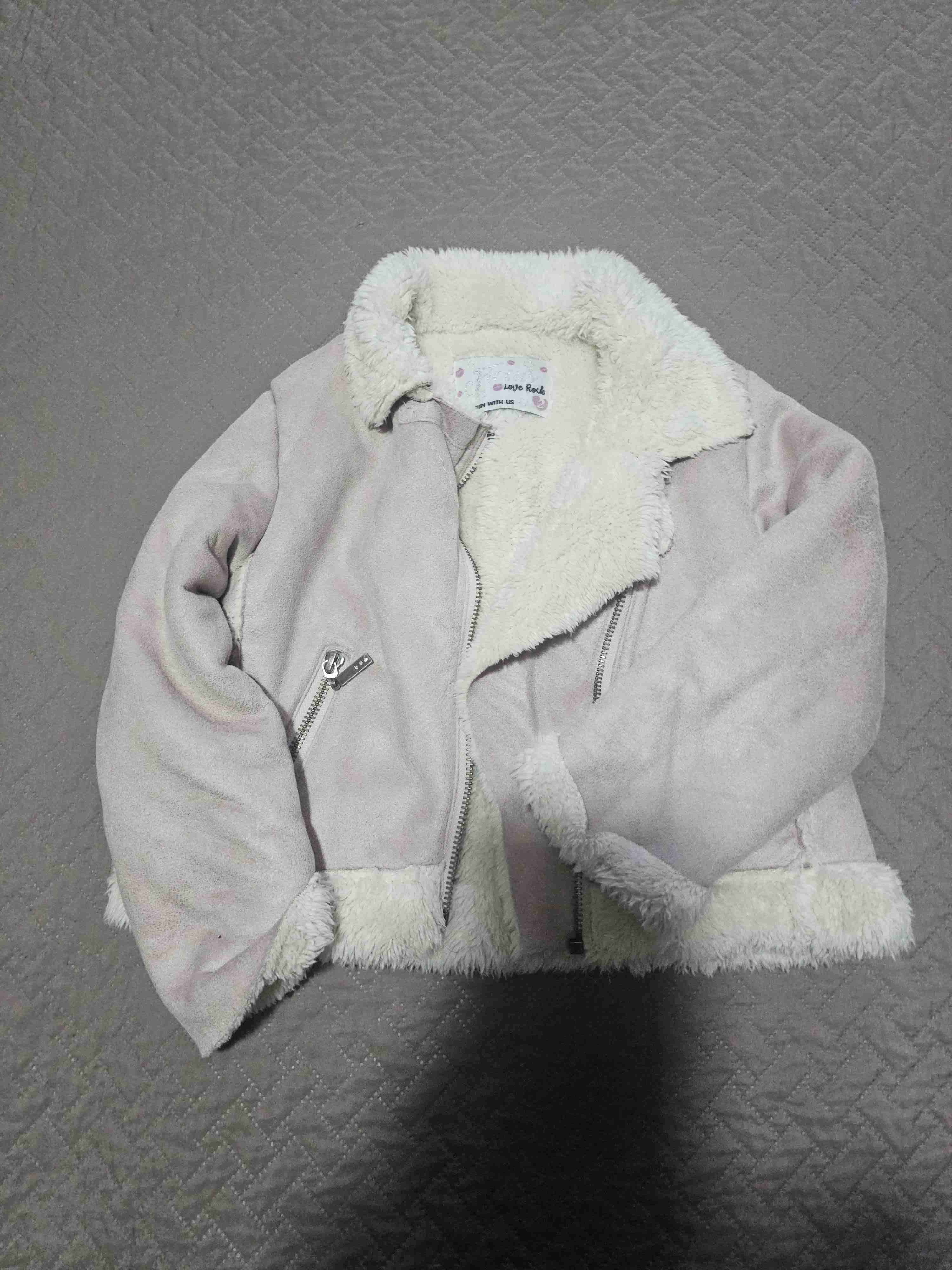 Chaqueta de piel sintética rosa