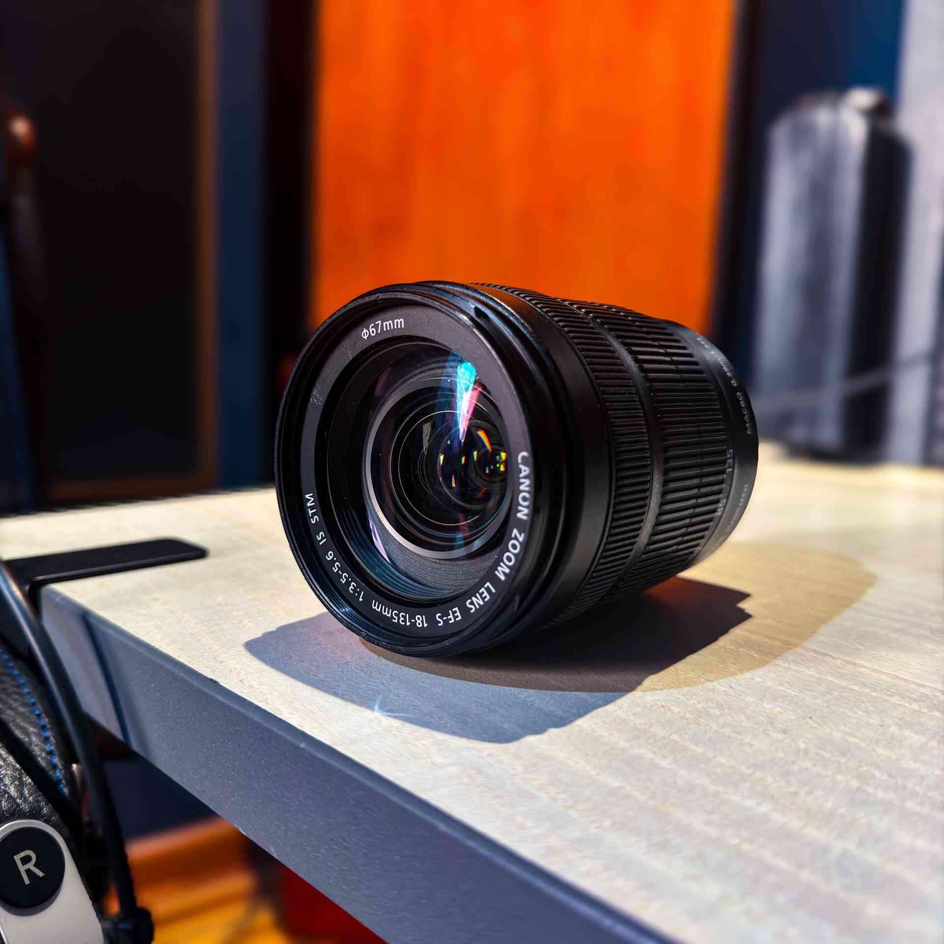 Lente Canon EF 18-135mm - miniatura 2