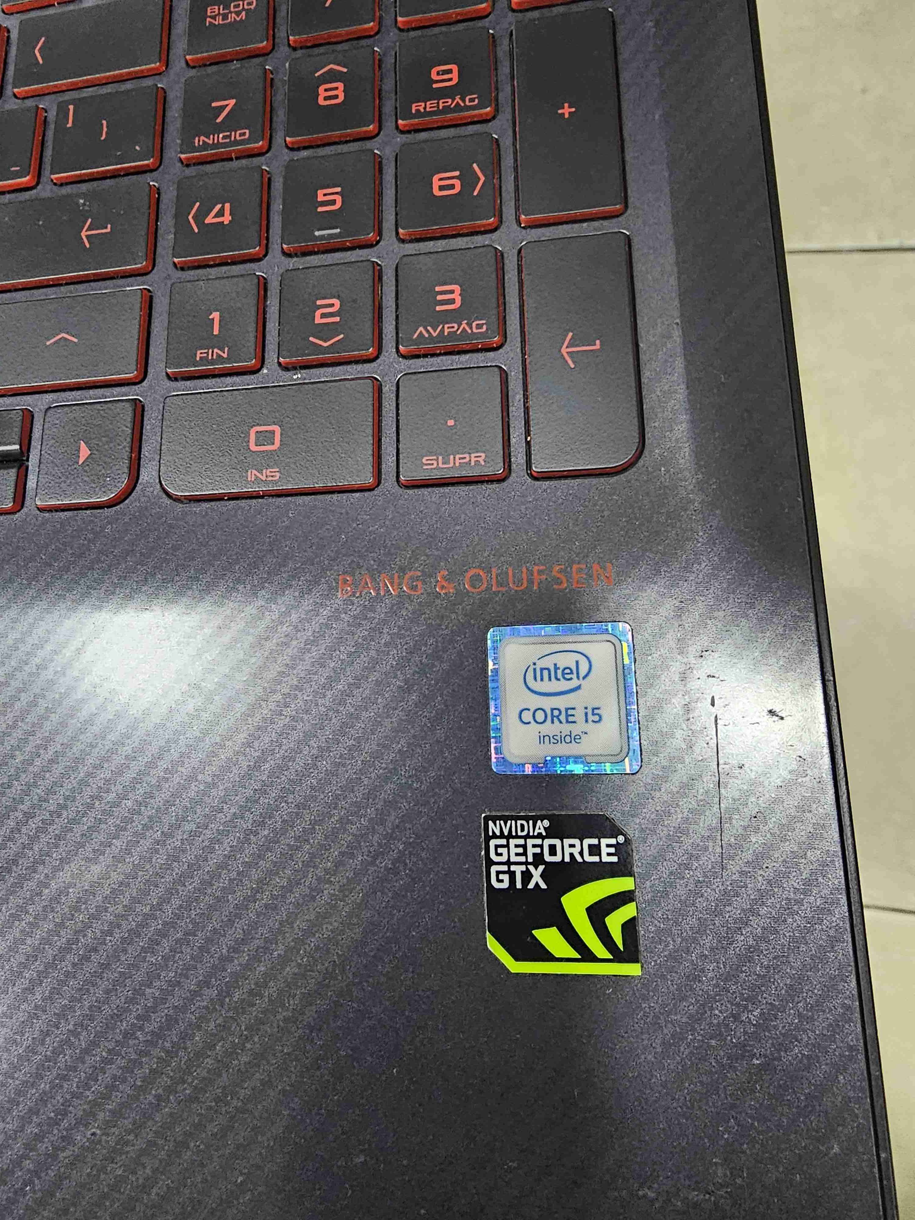 Laptop HP Omen en buen estado - miniatura 2