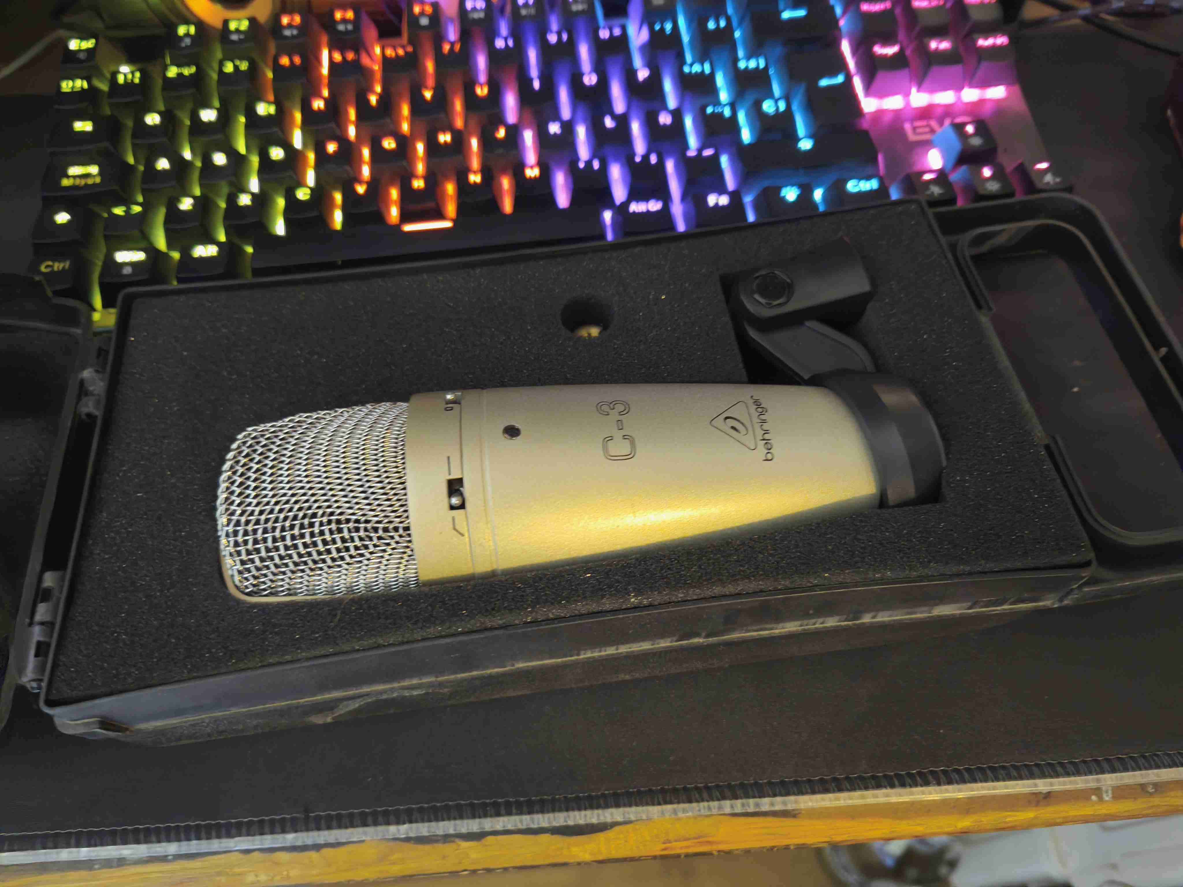 Home studio Scarlett 212 y Bheringer C3 - miniatura 3