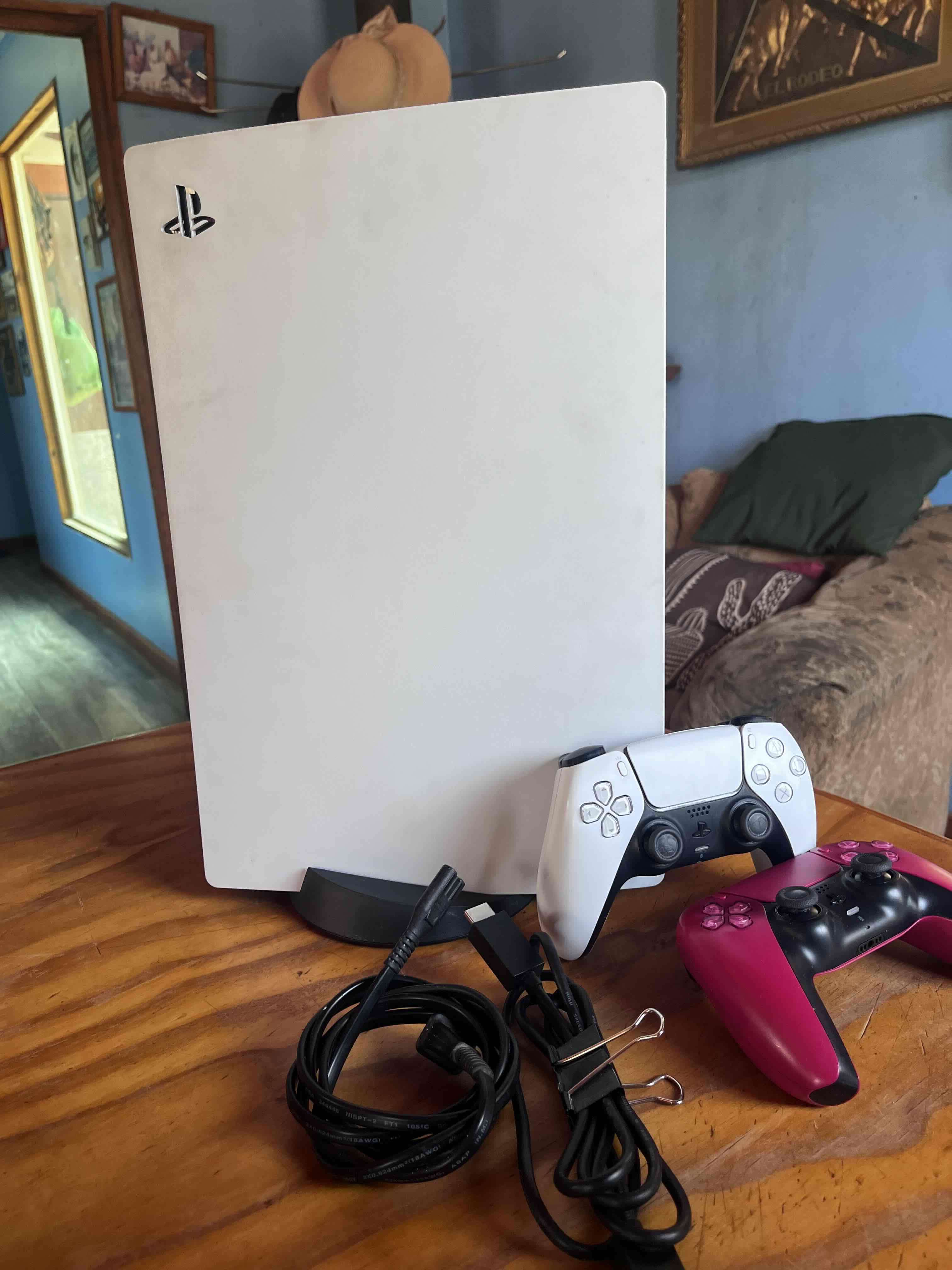 Consola PS5 con dos controles - miniatura 4