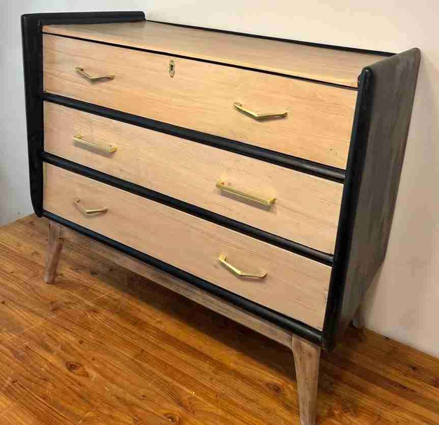 Cómoda retro restaurada de madera - miniatura 3