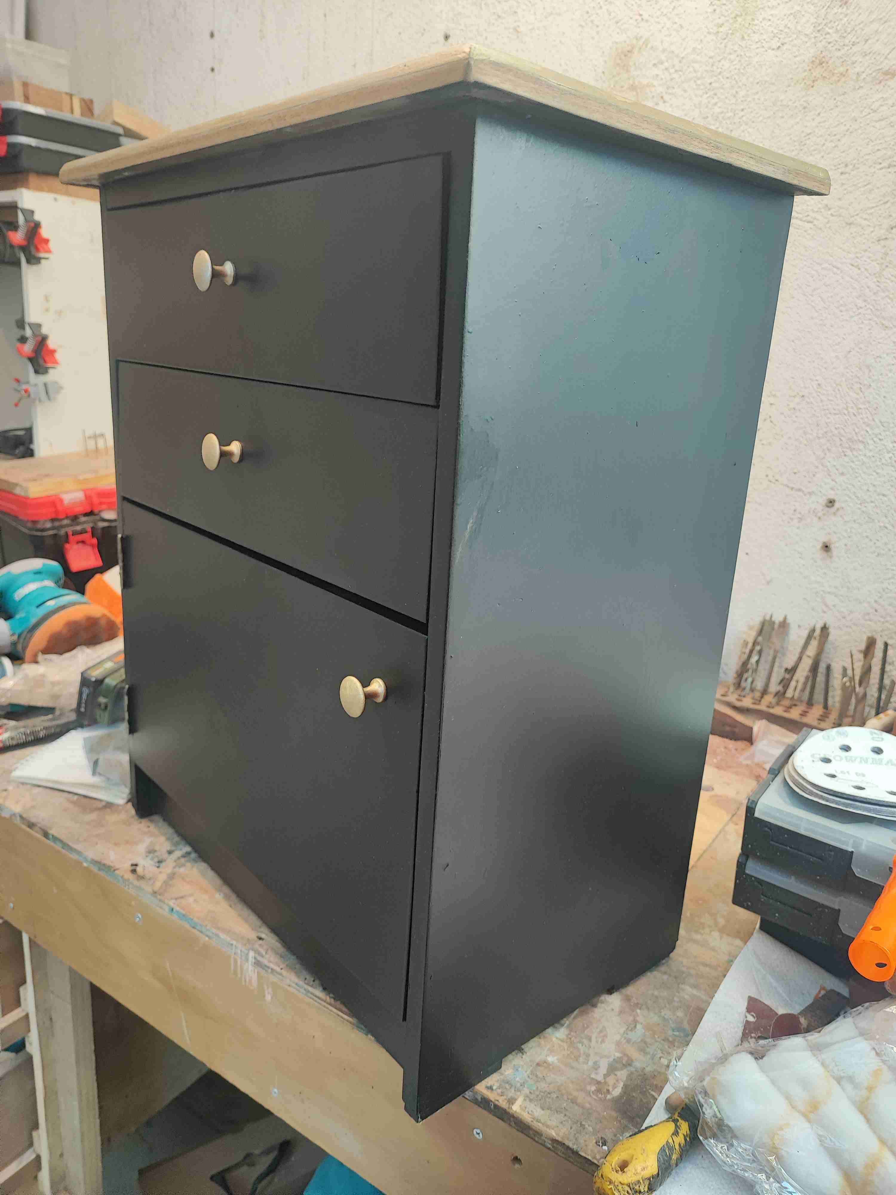 Cómoda negra con dos cajones y puerta - miniatura 3