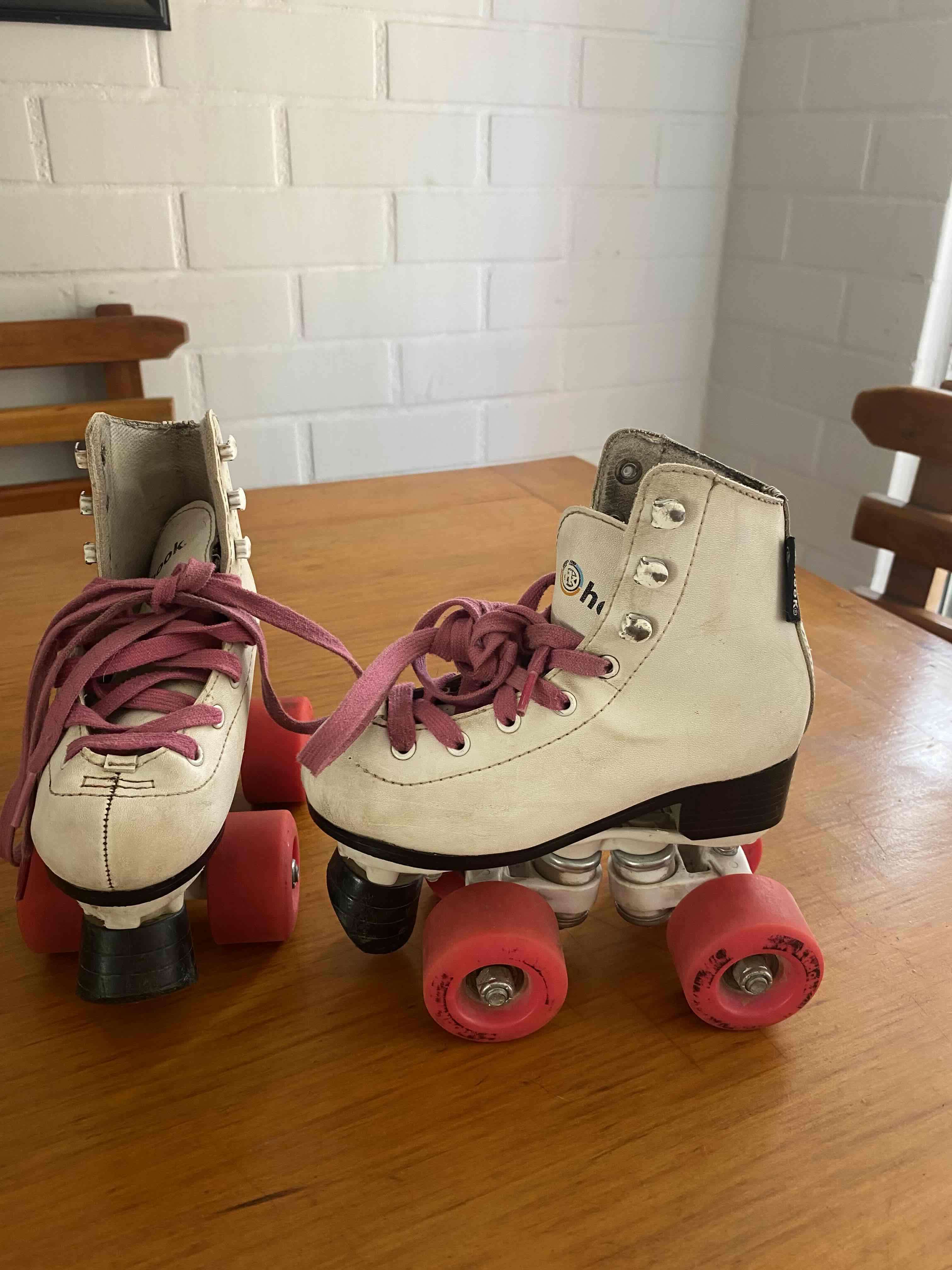 Patines de cuatro ruedas blancos - miniatura 2