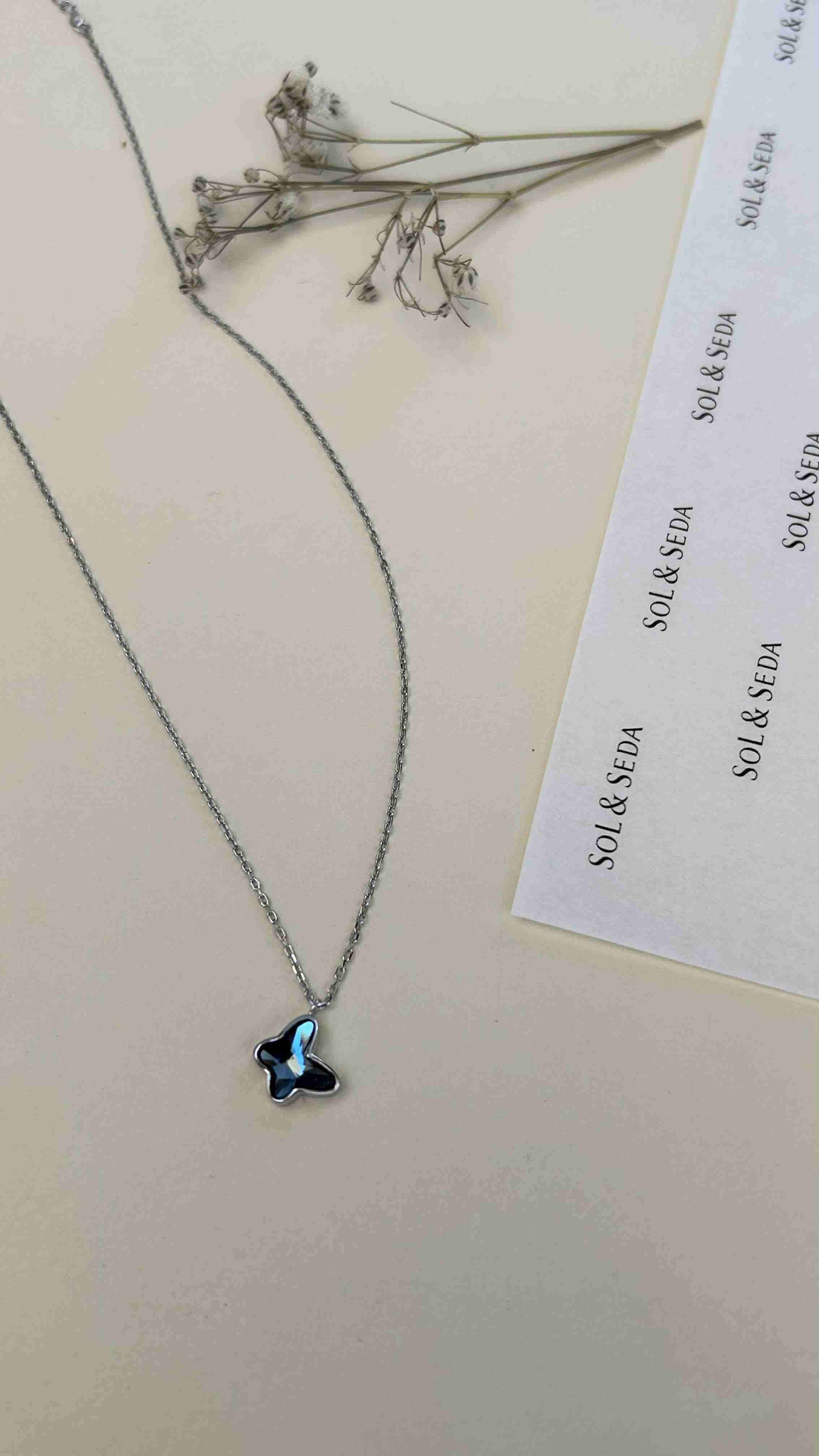 Set de collar y aros mariposa - miniatura 3