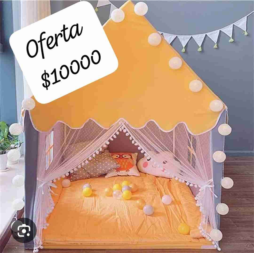 Cama infantil con toldo amarillo