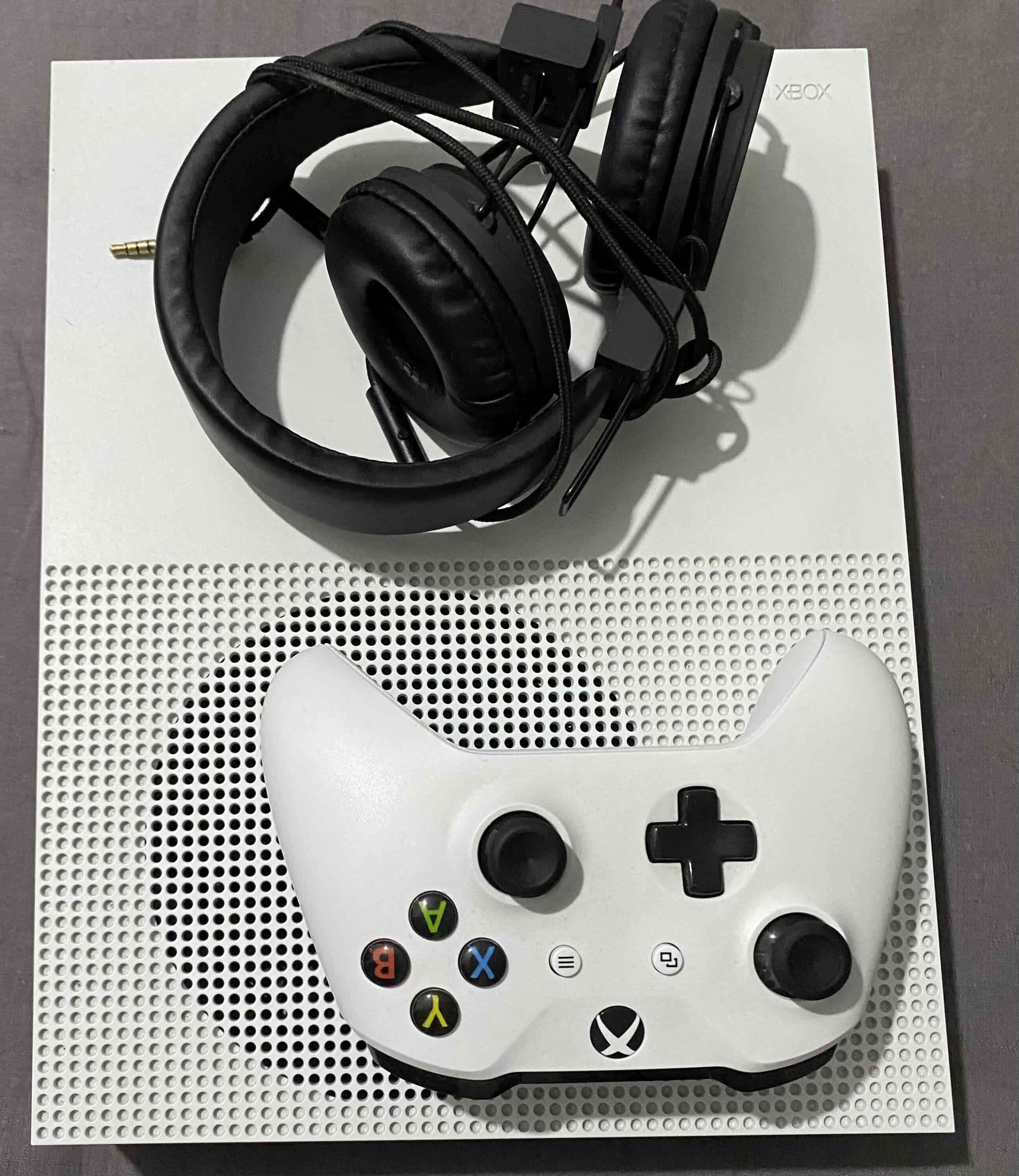 Xbox One S 1TB con accesorios - miniatura 3