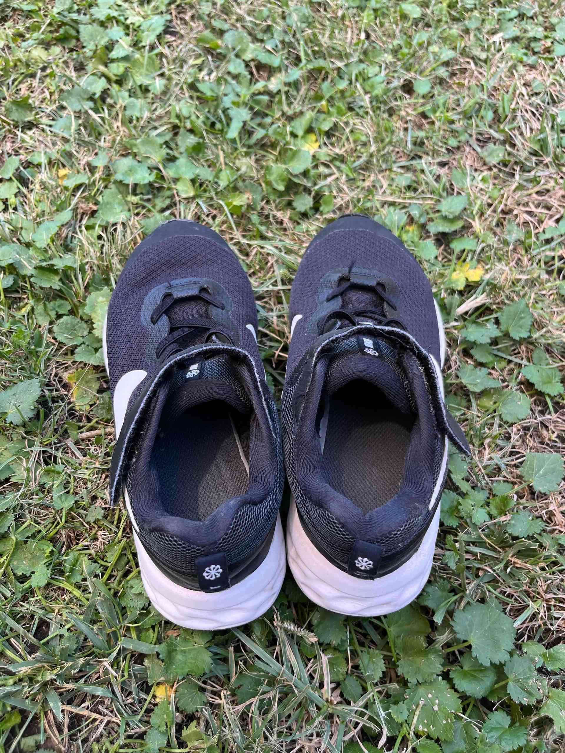 Zapatillas negras deportivas - miniatura 2