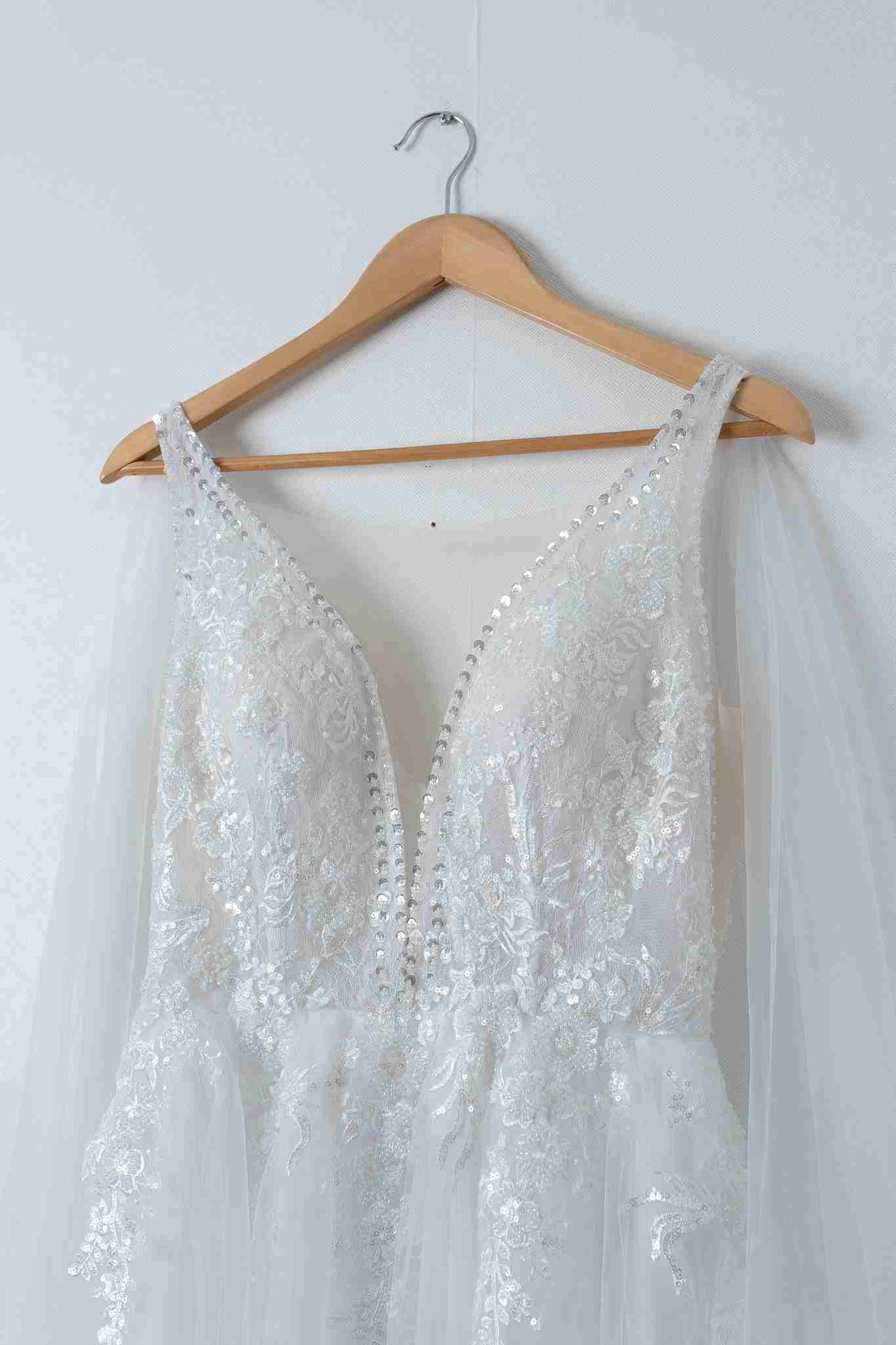 Vestido de novia blanco elegante - miniatura 2