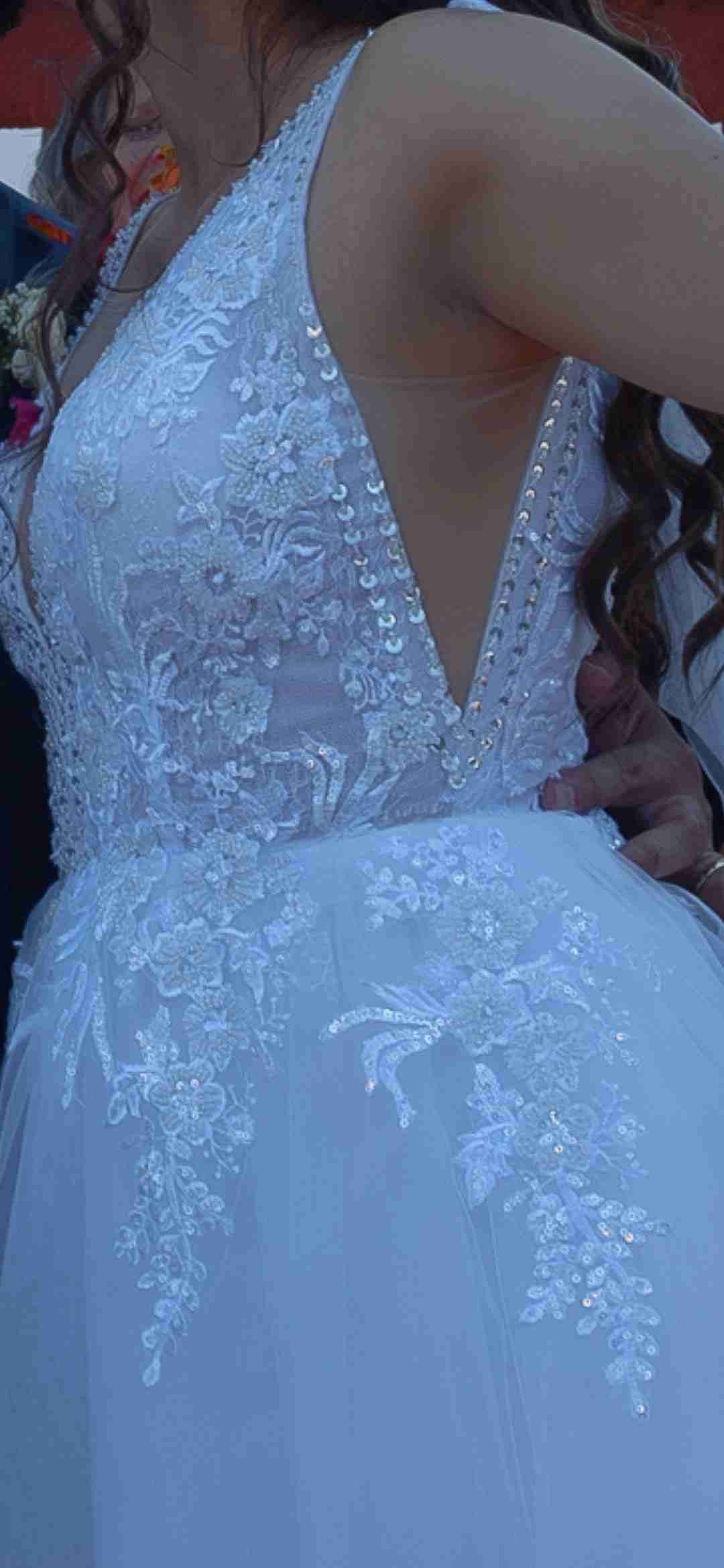 Vestido de novia blanco elegante - miniatura 4