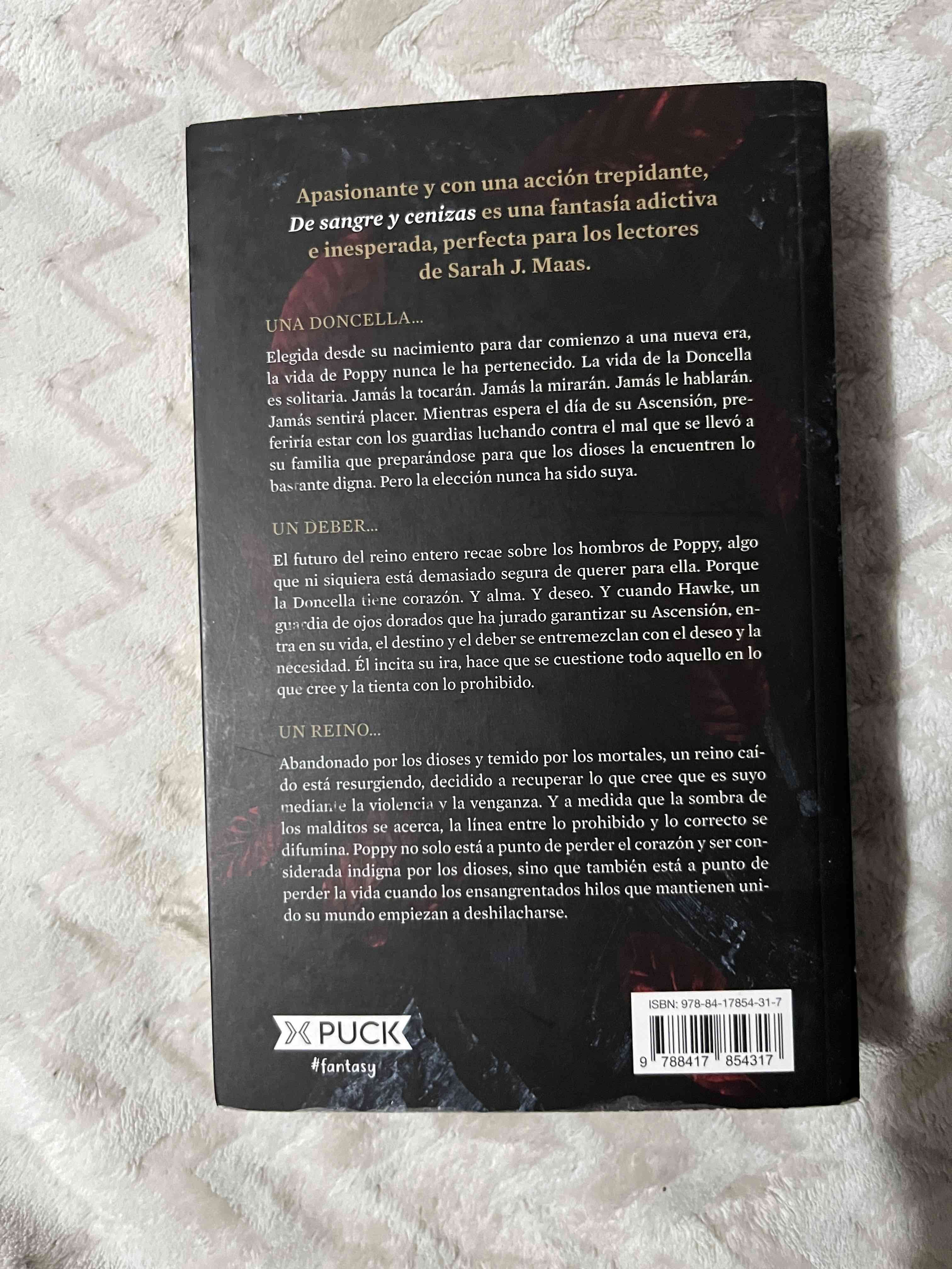 Libro 'De Sangre y Cenizas' - miniatura 2