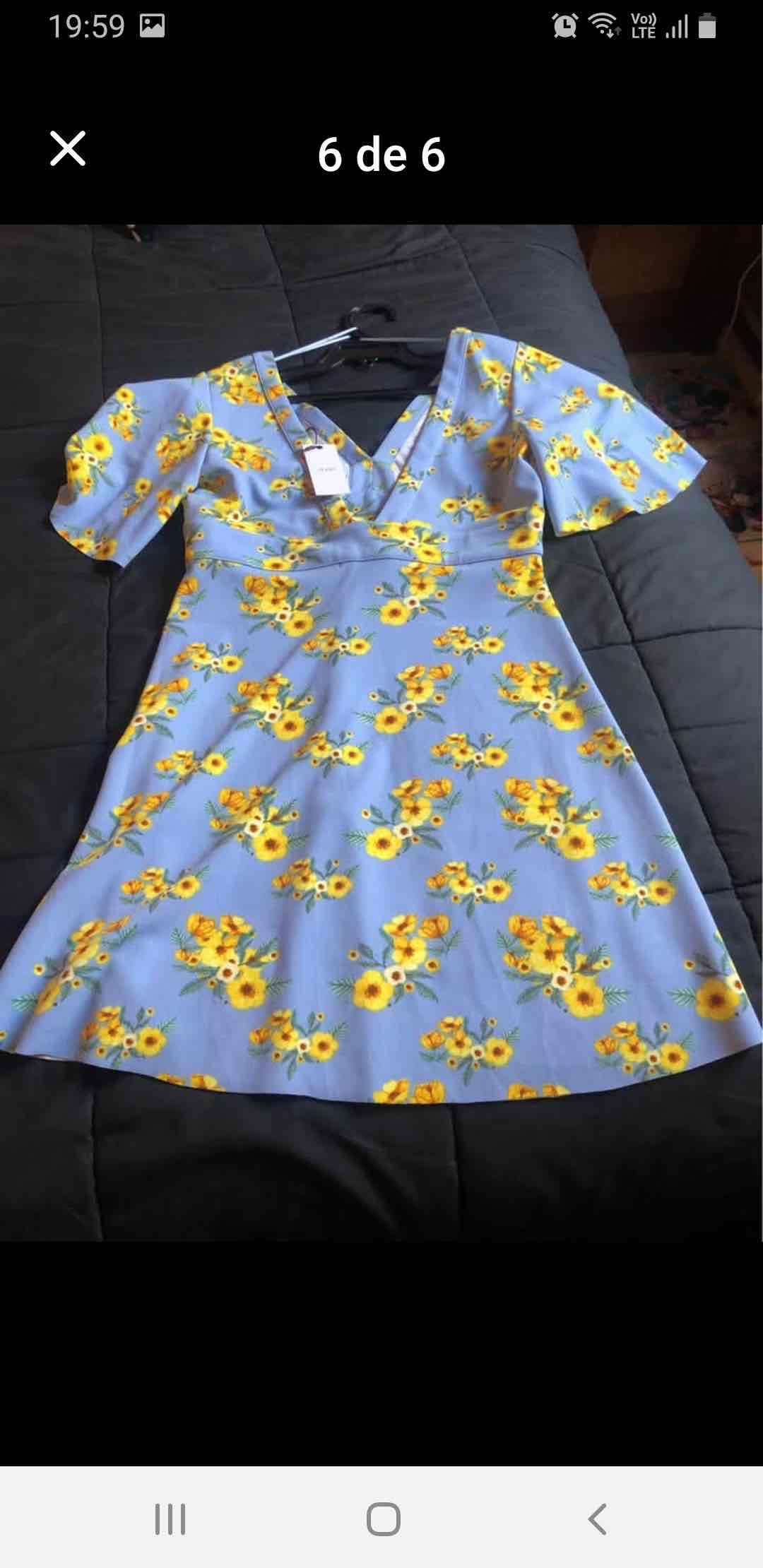 Vestido azul con flores amarillas