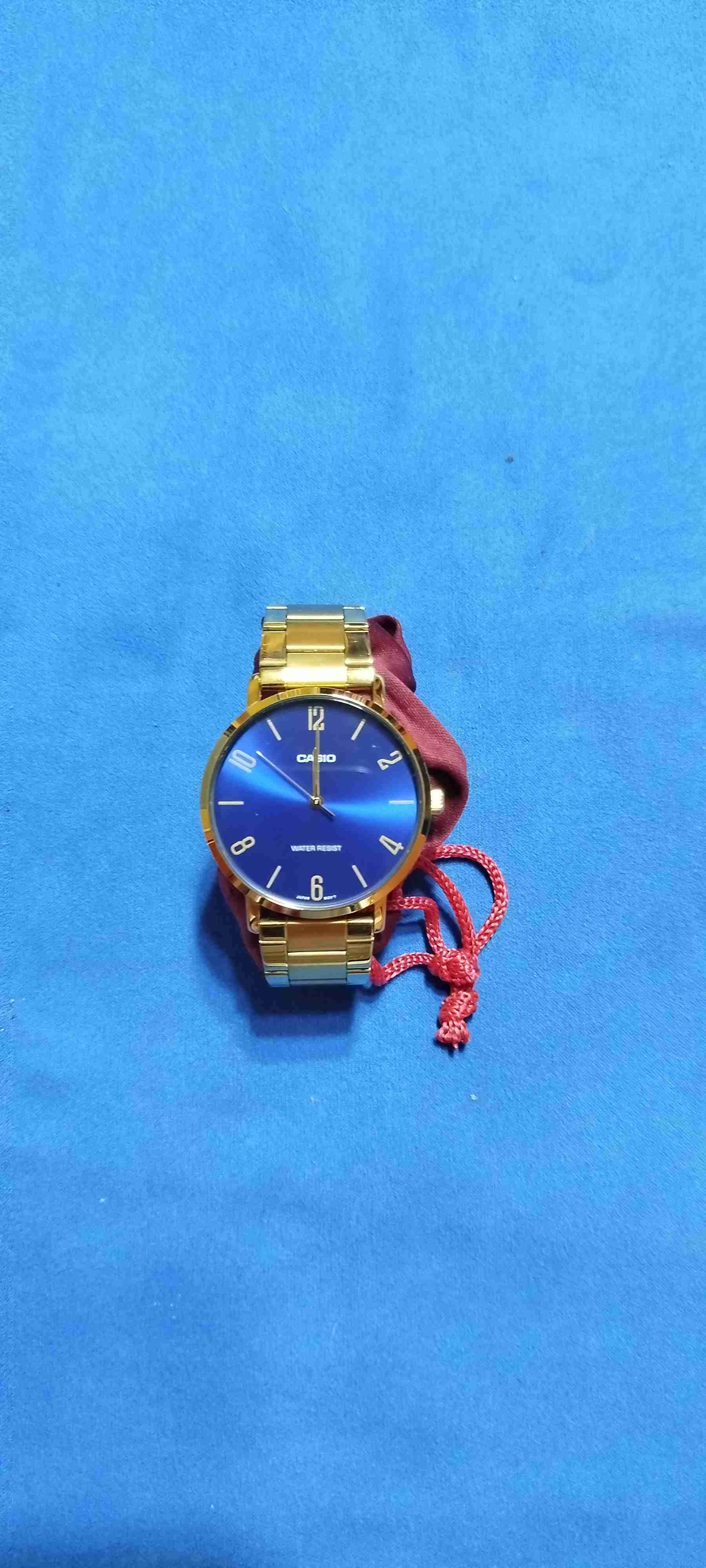 Reloj Casio dorado fondo azul - miniatura 2