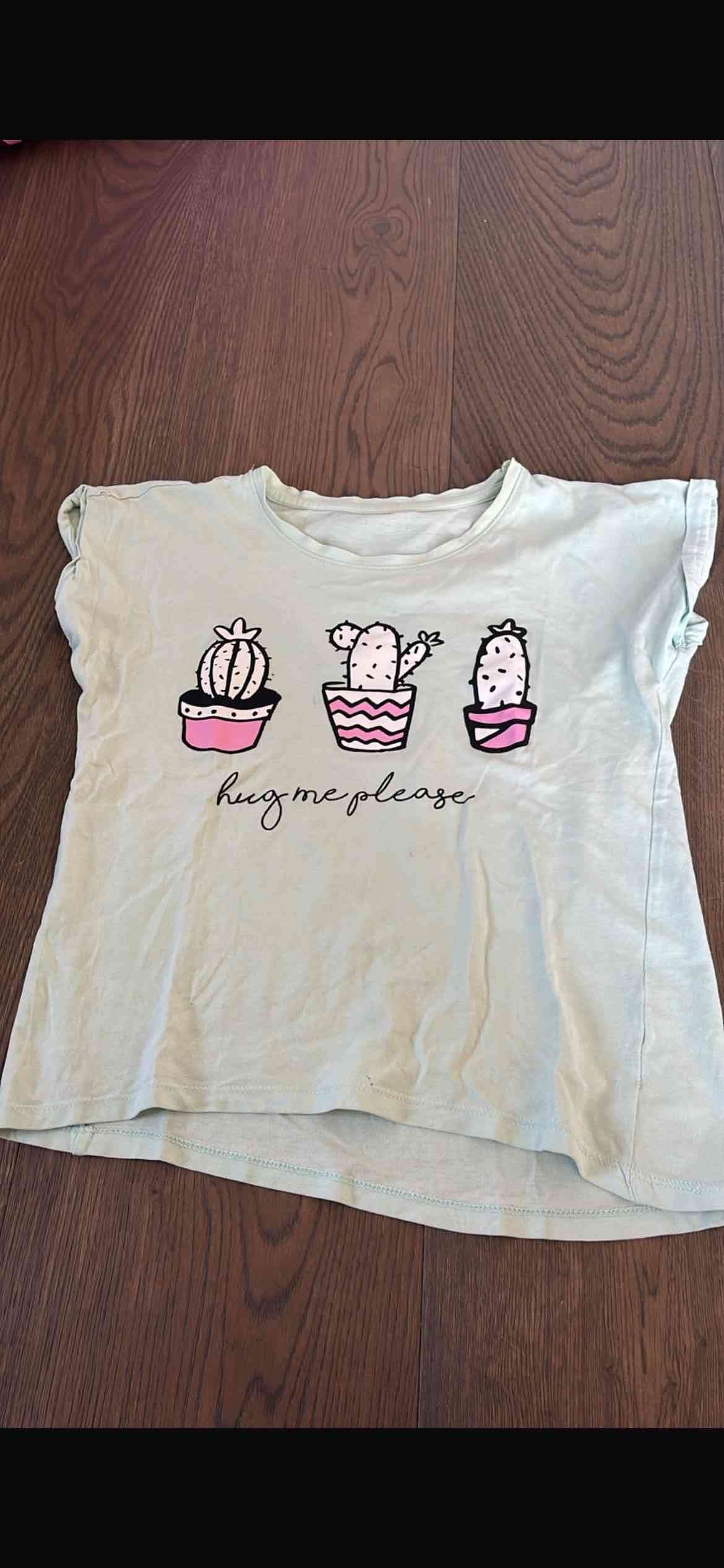 Polera blanca con estampado de cactus