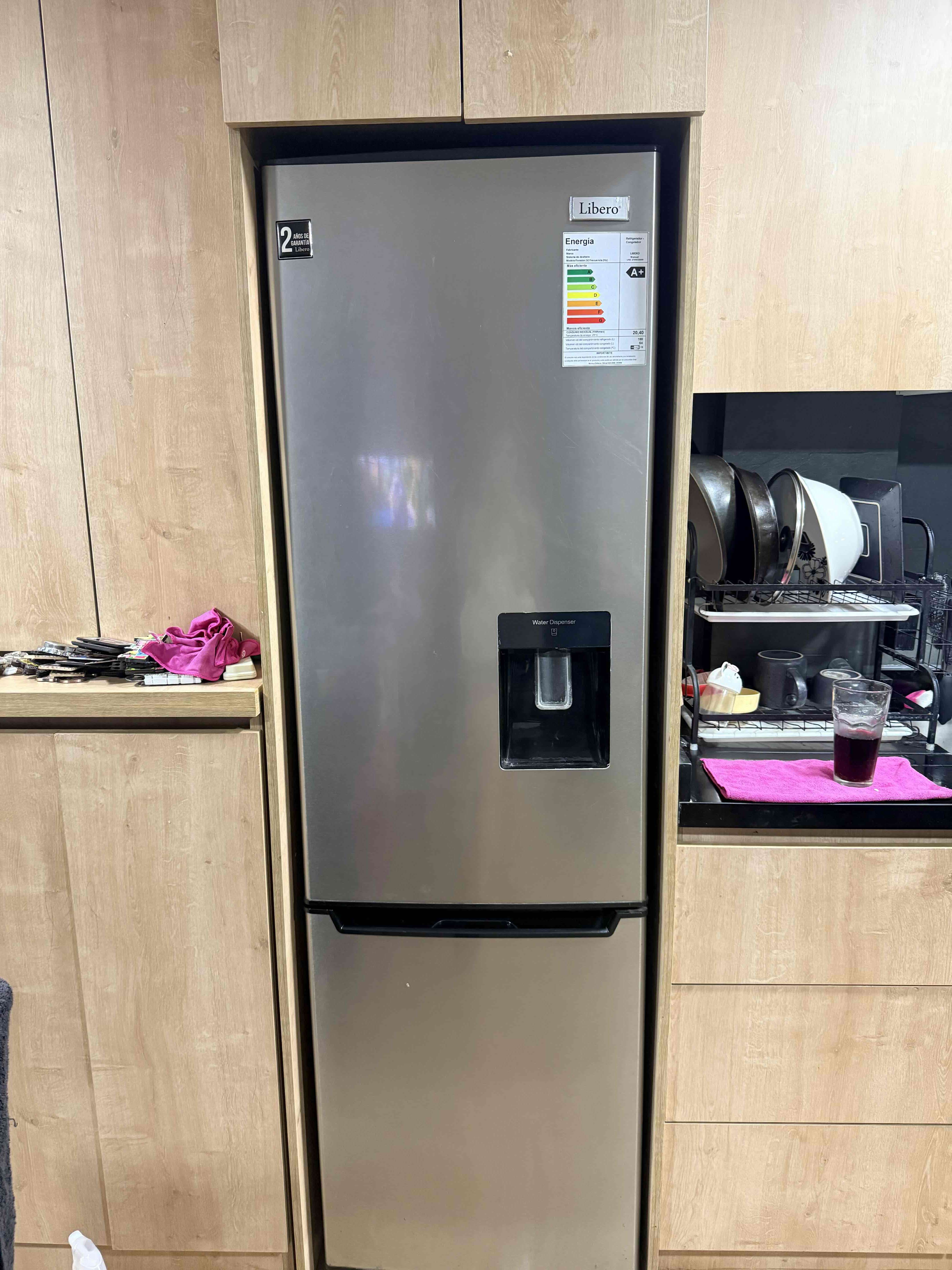 Refrigerador Libero con dispensador de agua