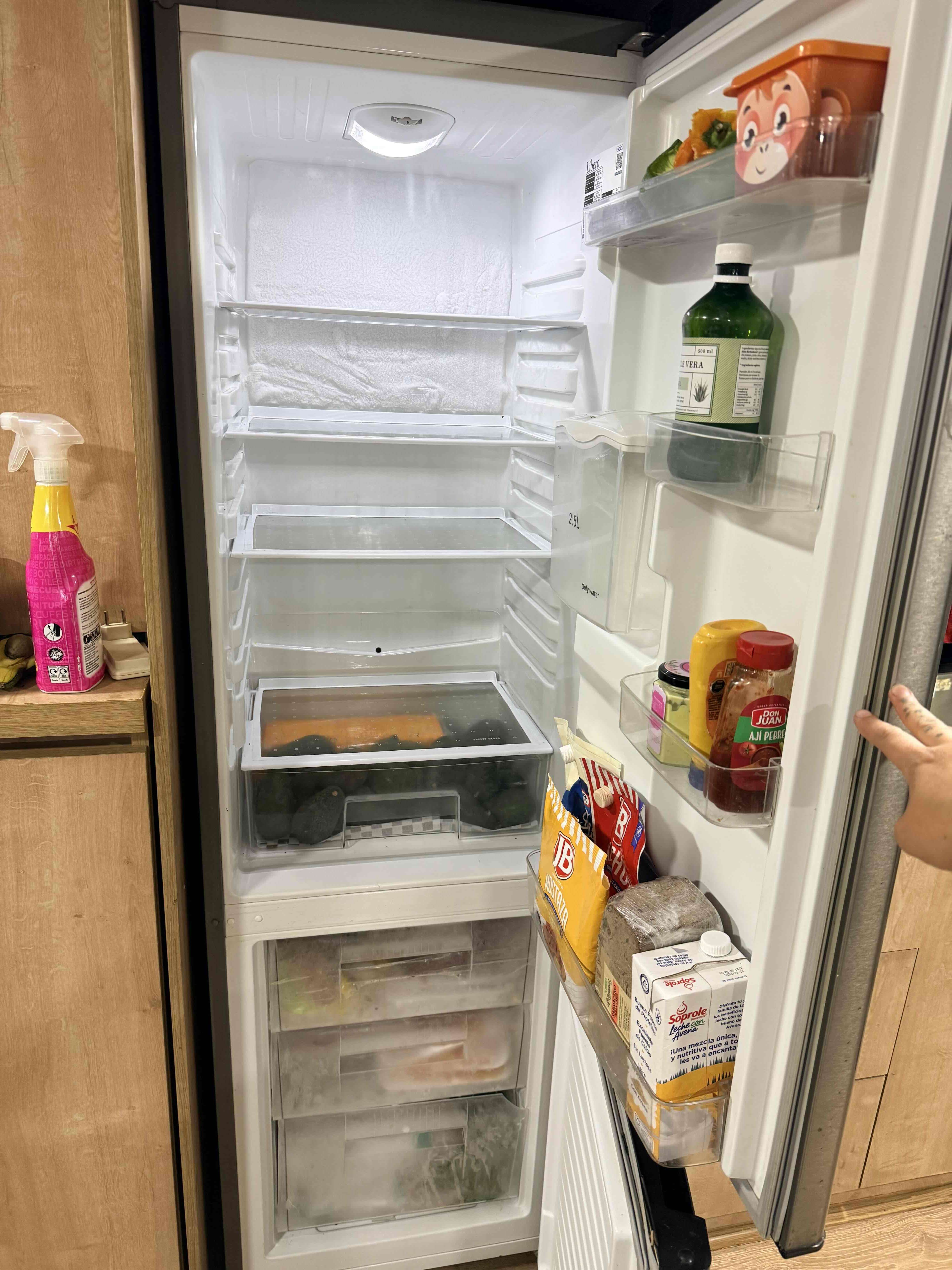 Refrigerador Libero con dispensador de agua - miniatura 2