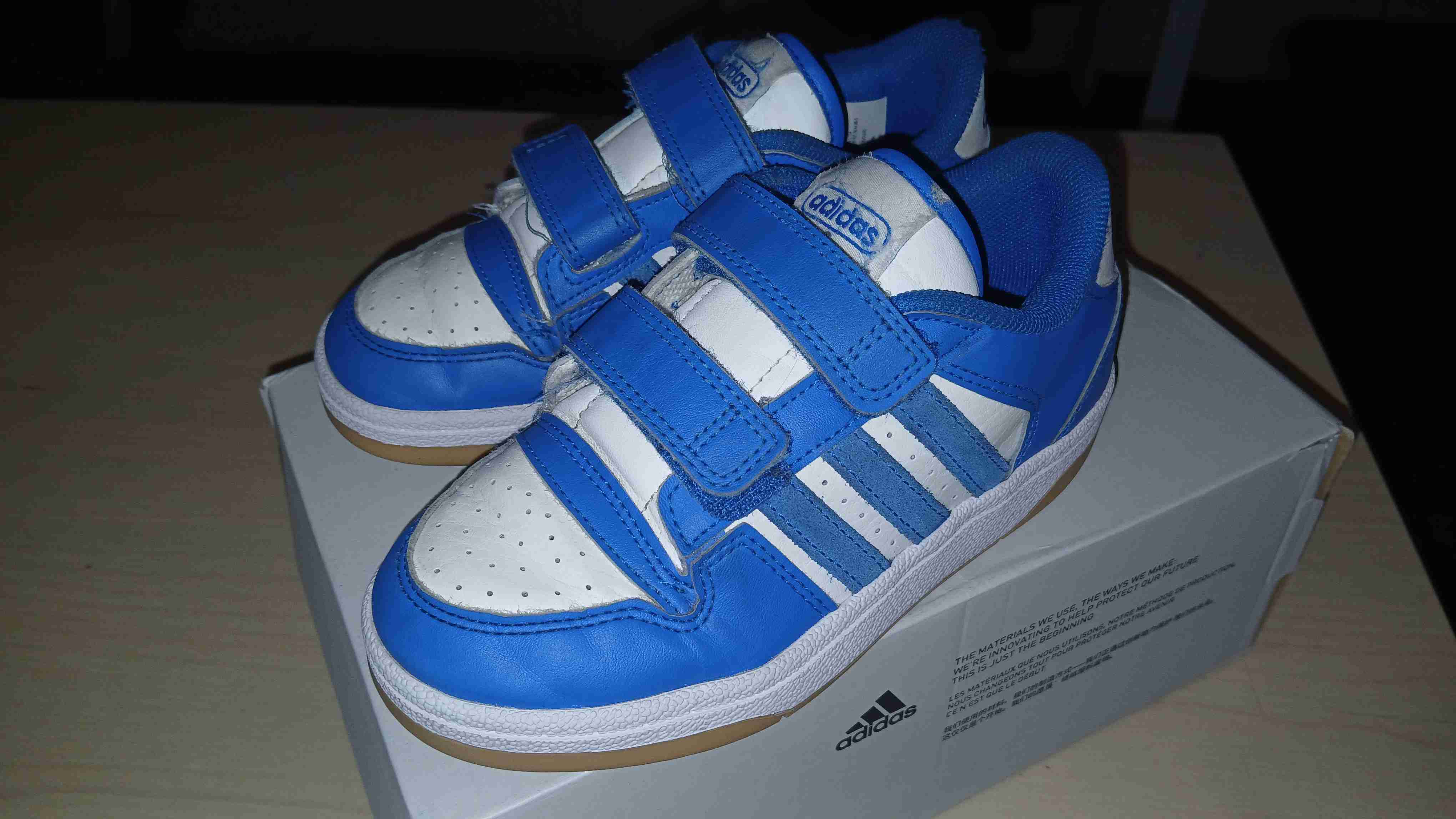Zapatillas Adidas niño azul y blanco talla 31