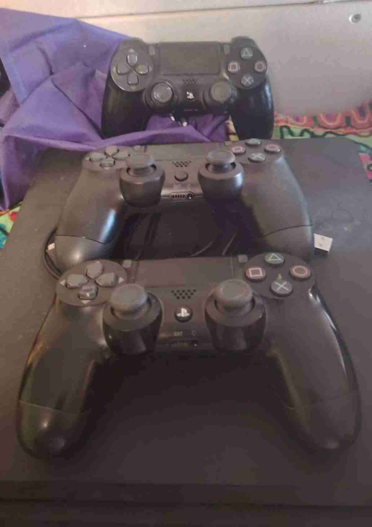 PS4/ 3 controles/ 8 juegos - miniatura 3