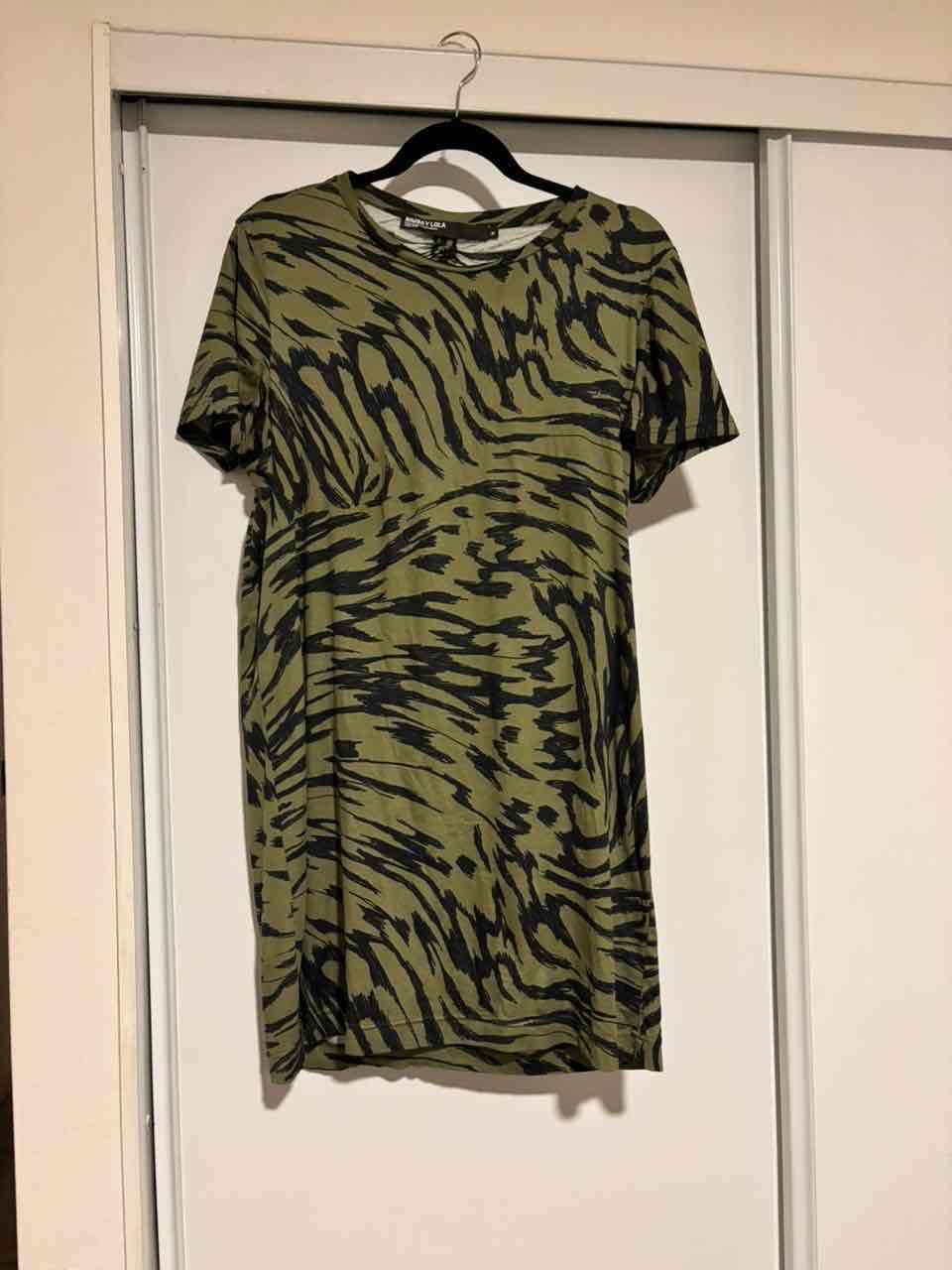 Vestido corto rosa con estampado - miniatura 5