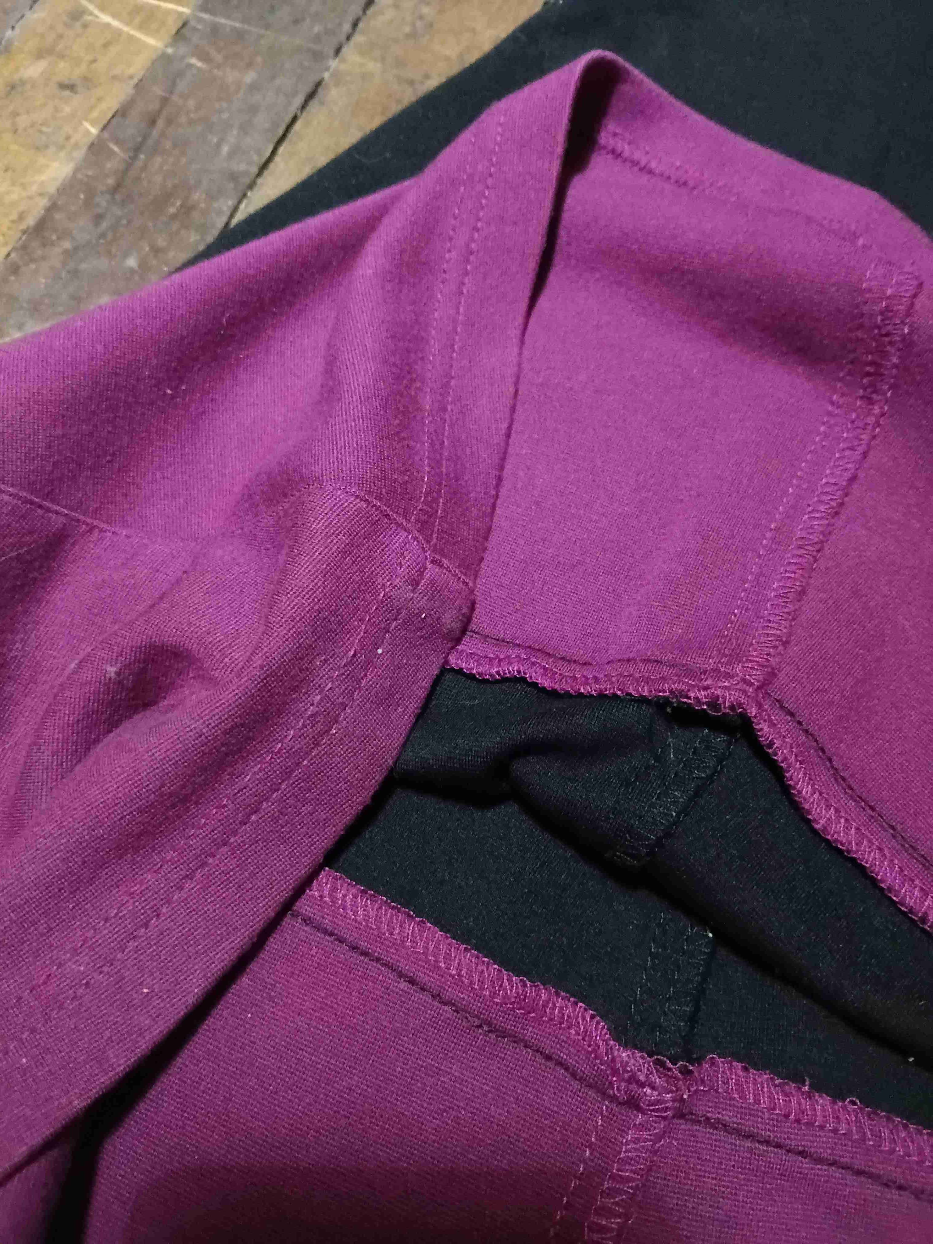 Vestido negro y morado sin mangas - miniatura 2