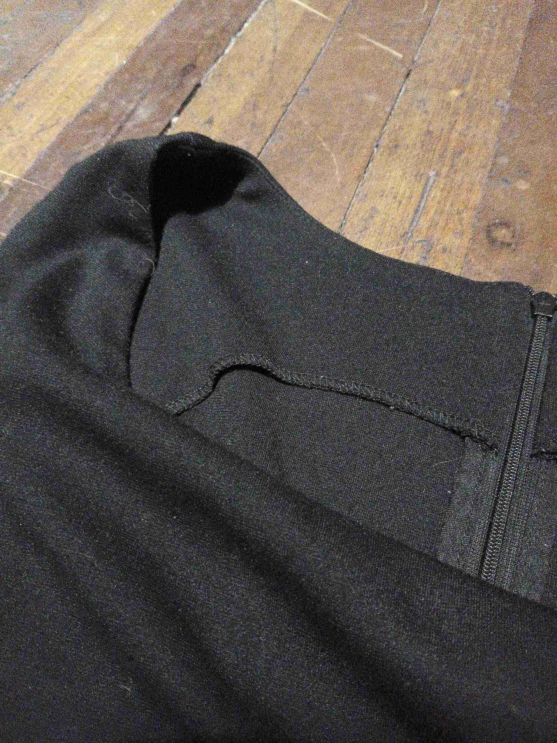 Vestido negro y morado sin mangas - miniatura 3