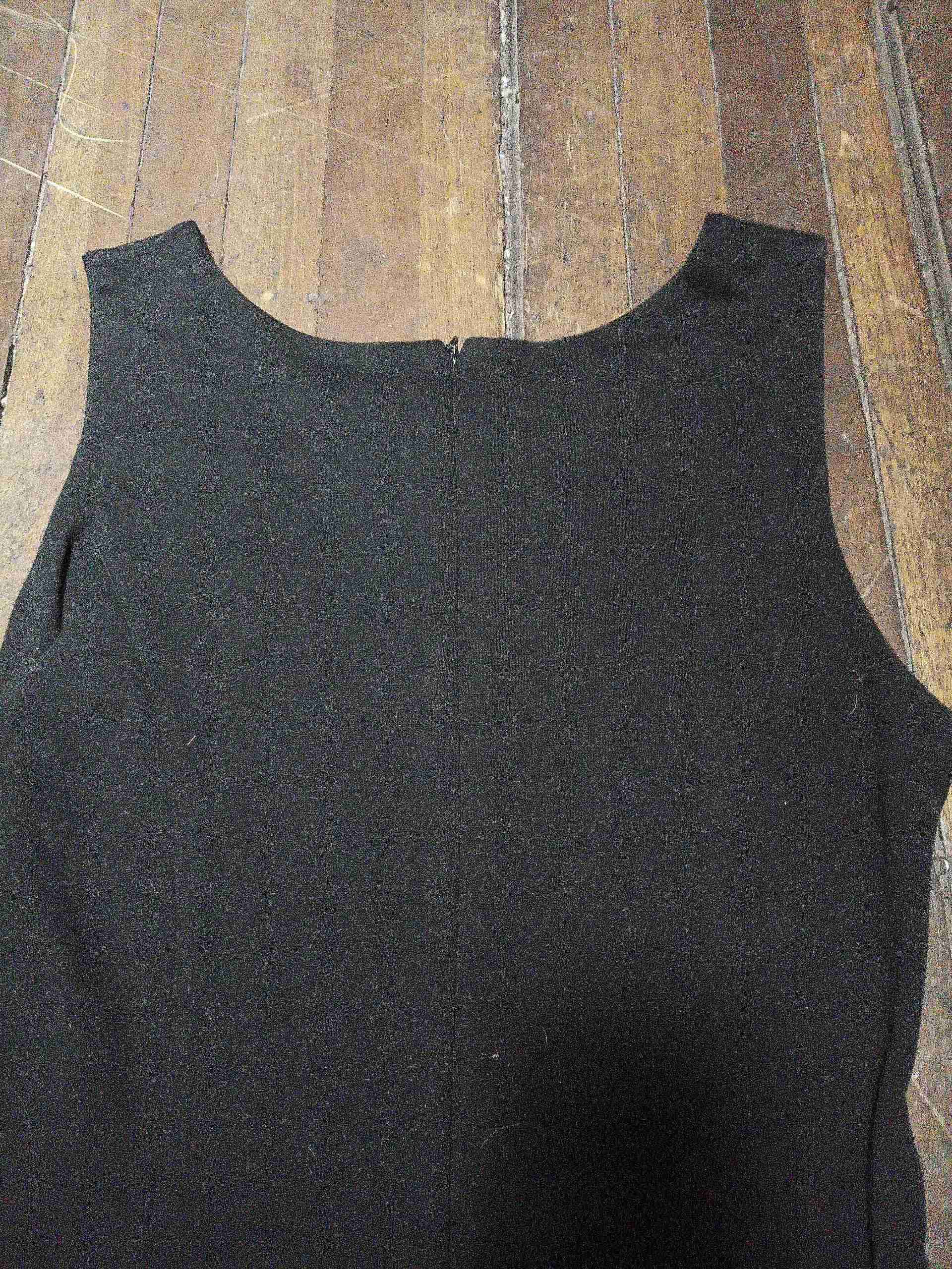 Vestido negro y morado sin mangas - miniatura 4