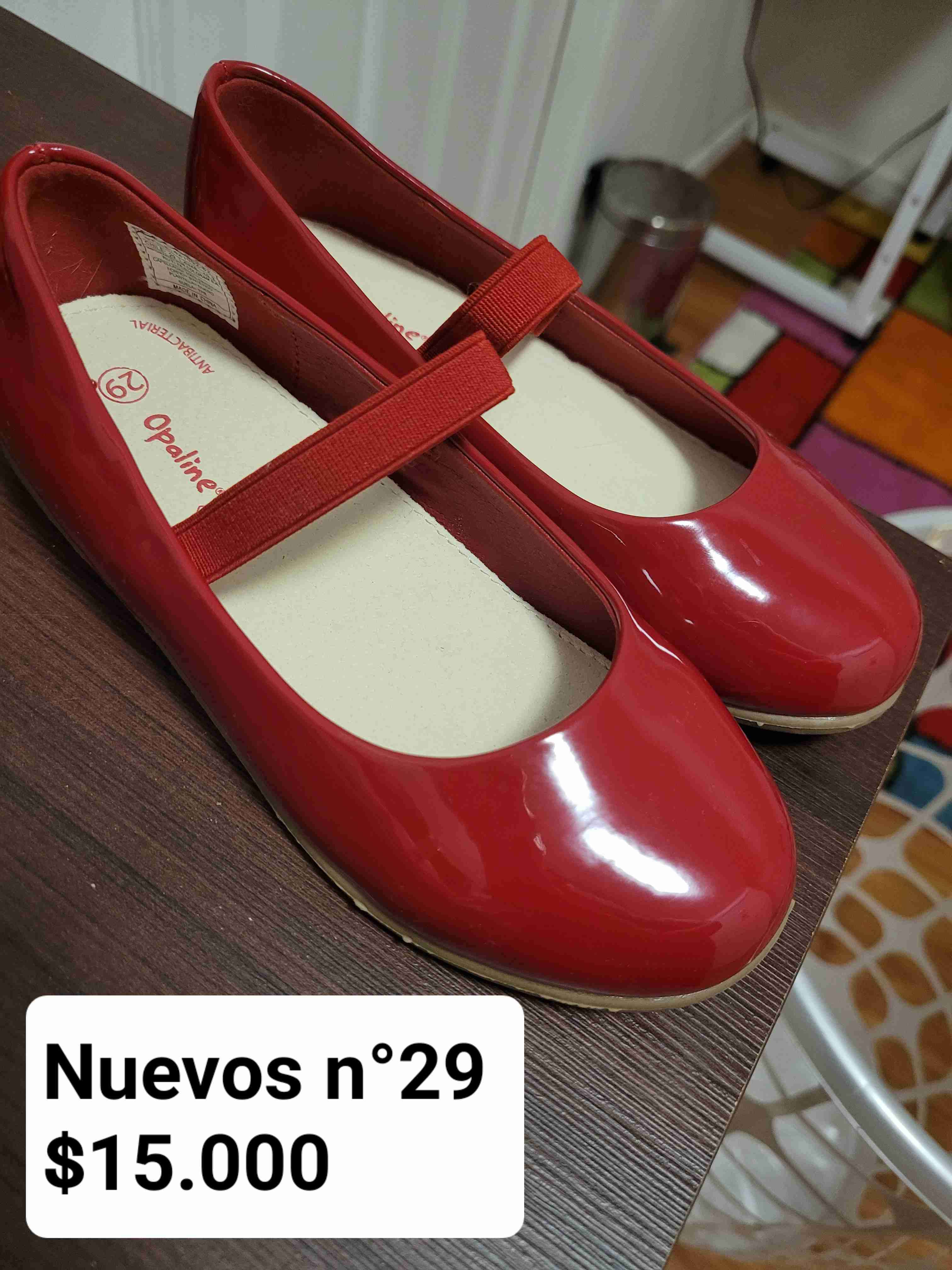 Zapatos de charol rojos niños