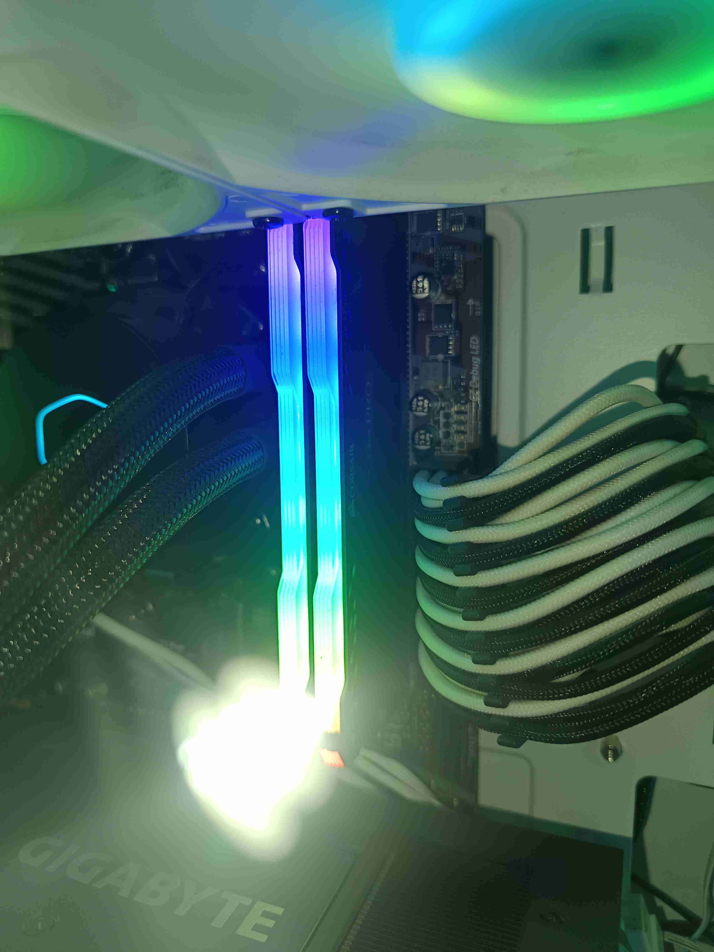 Memoria RAM Corsair Vengeance RGB 16GB x2 - miniatura 3