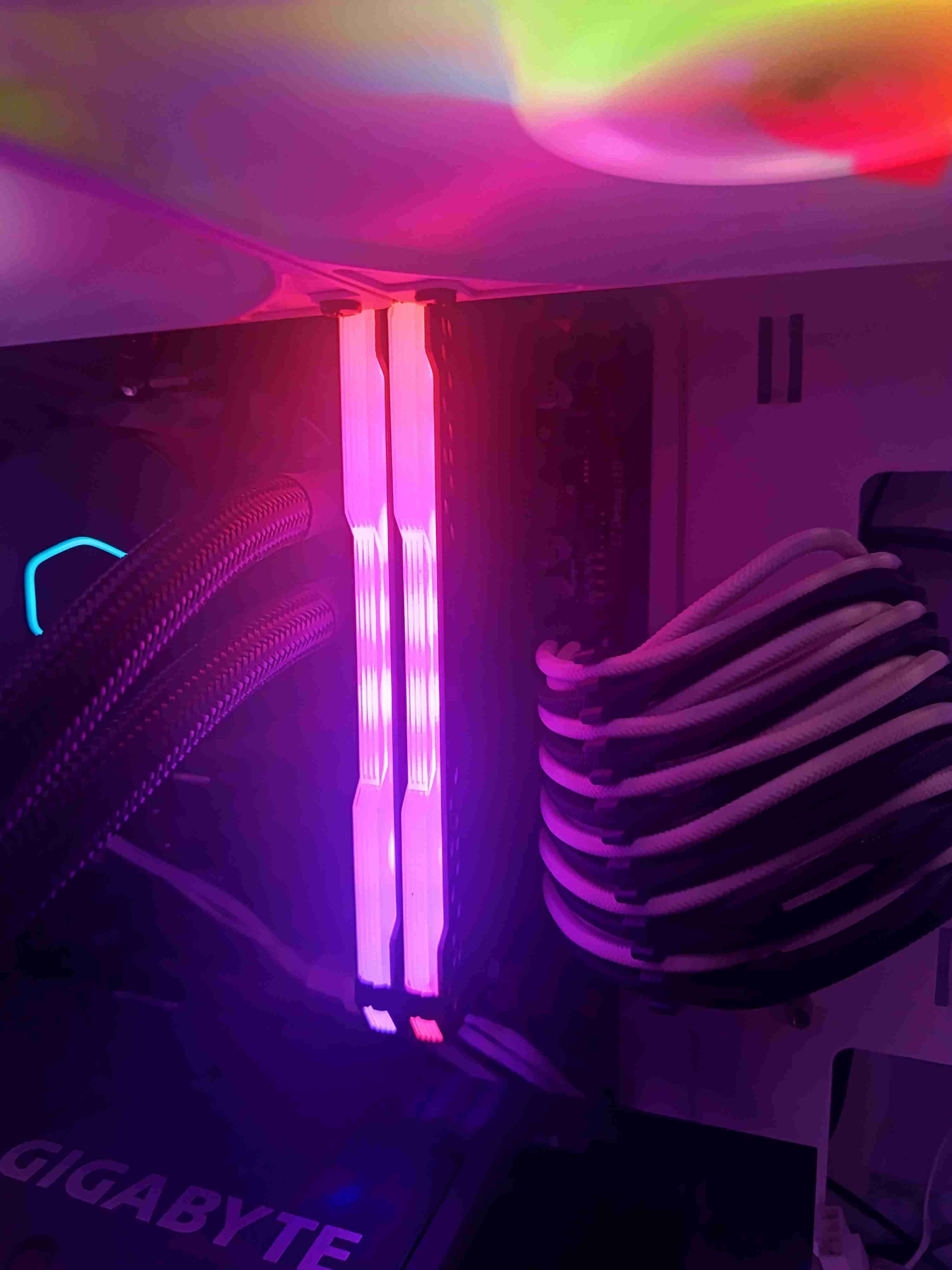 Memoria RAM Corsair Vengeance RGB 16GB x2 - miniatura 4