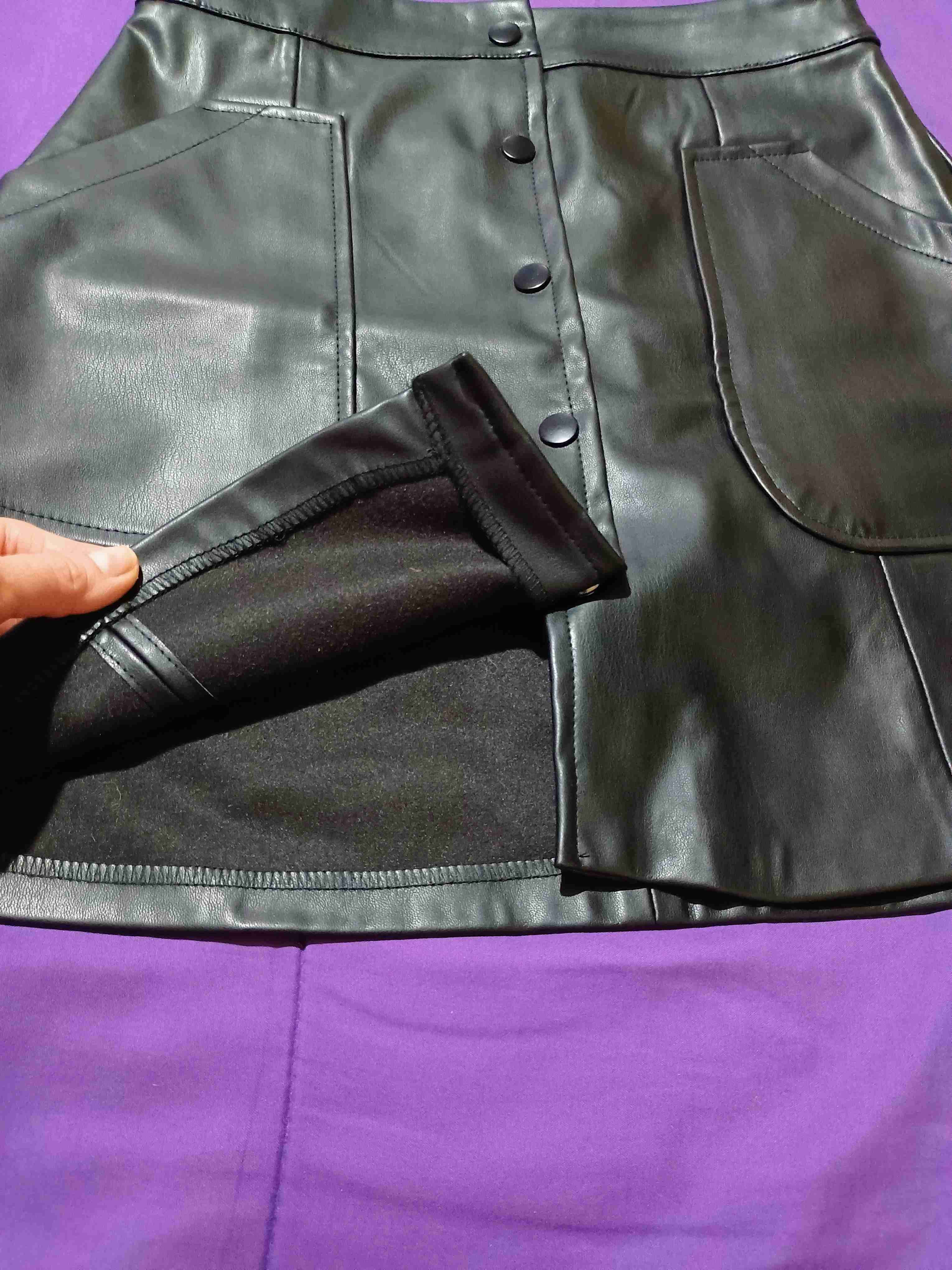 Falda negra de cuero sintético talla S - miniatura 2