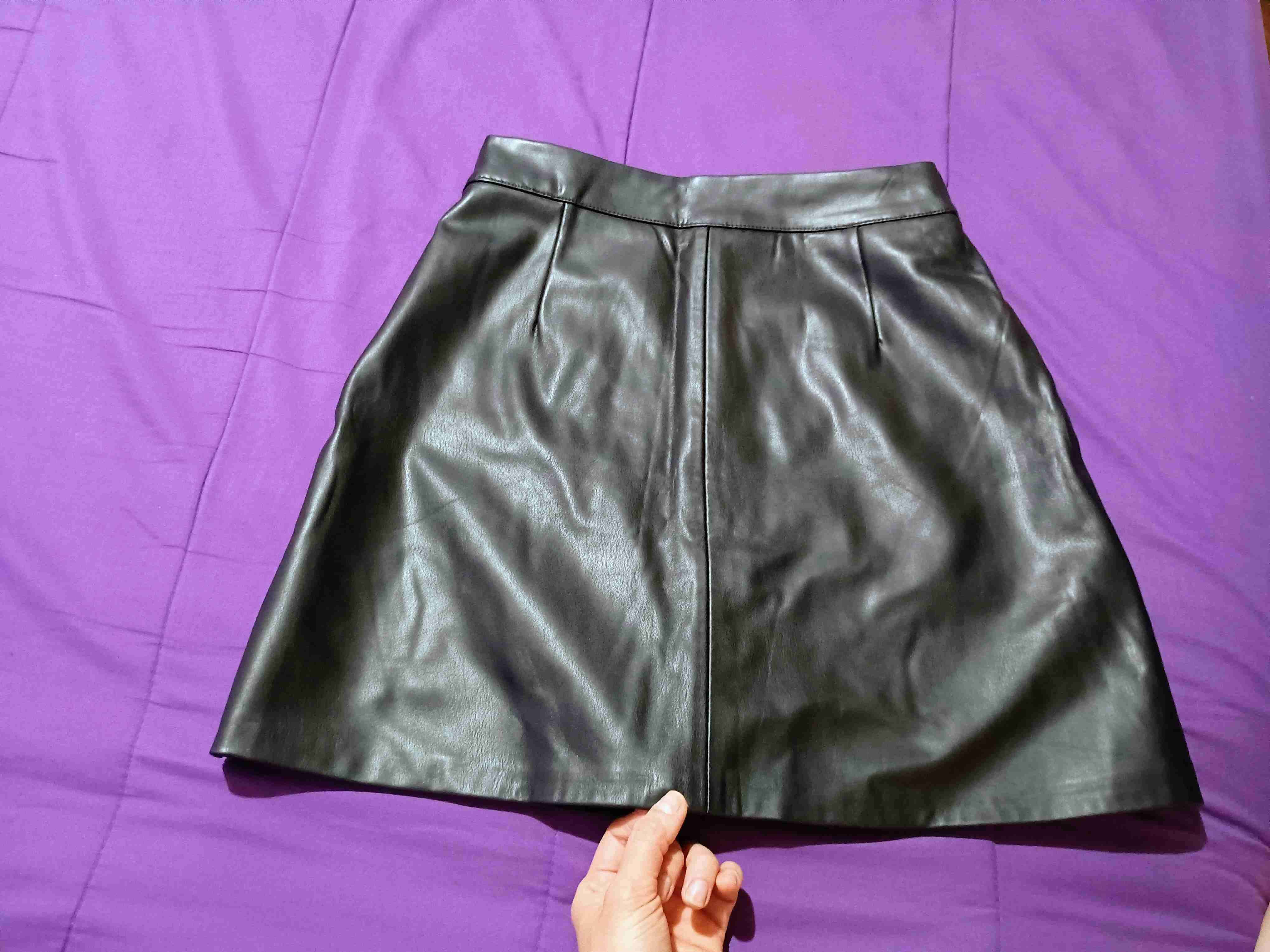 Falda negra de cuero sintético talla S - miniatura 4