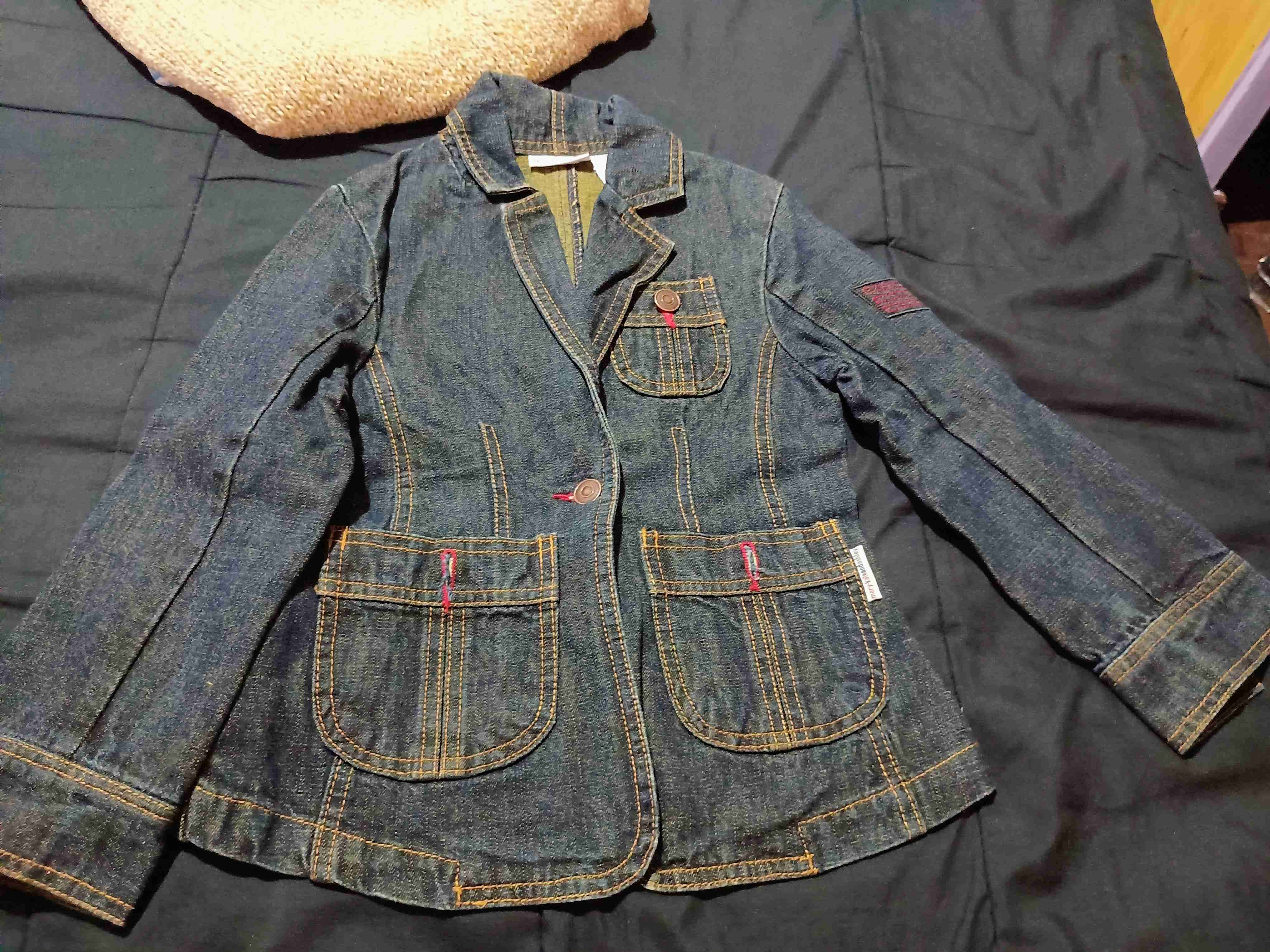 Chaqueta de mezclilla azul talla 6 años