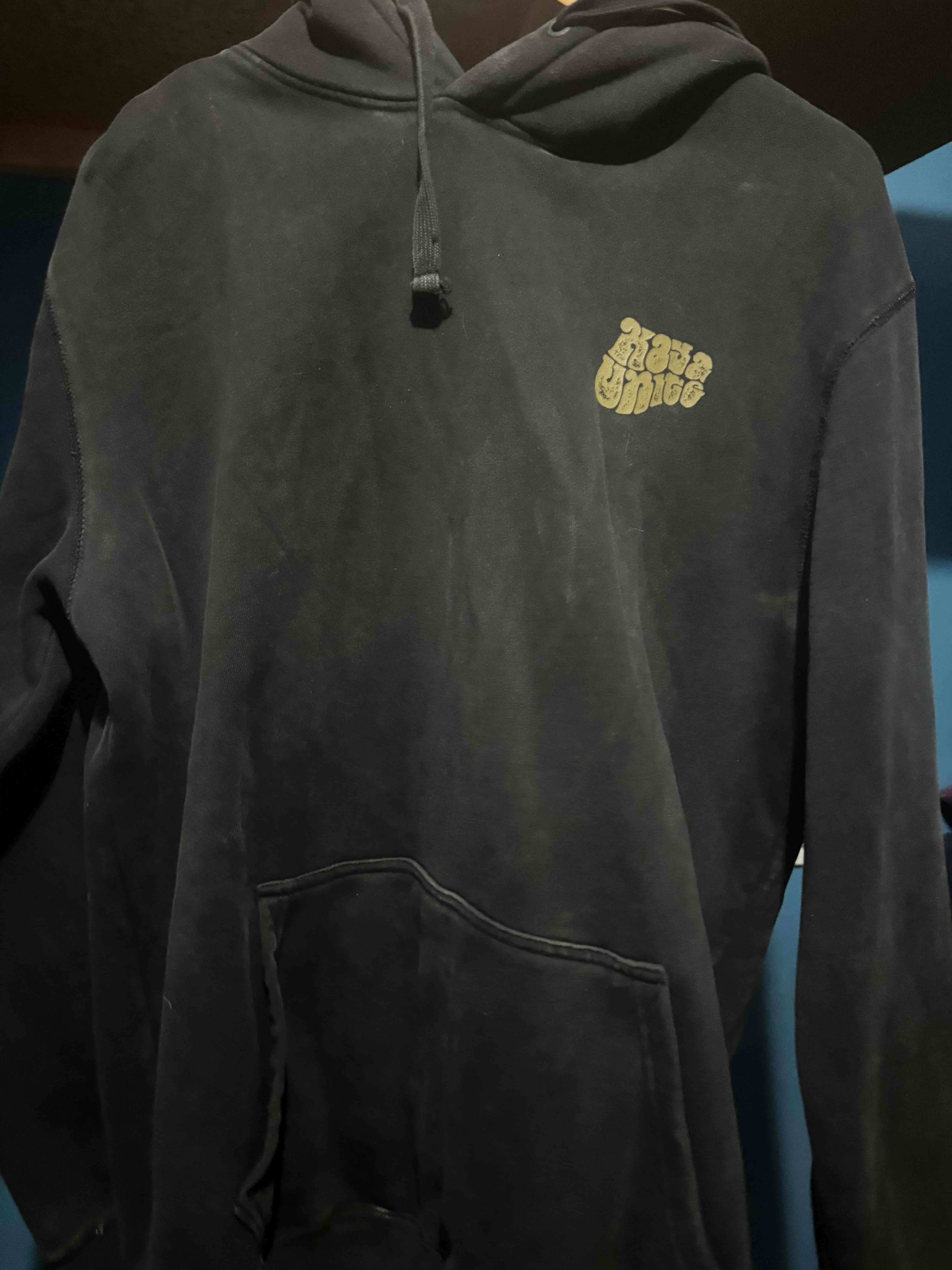 Polerón negro con capucha - miniatura 4