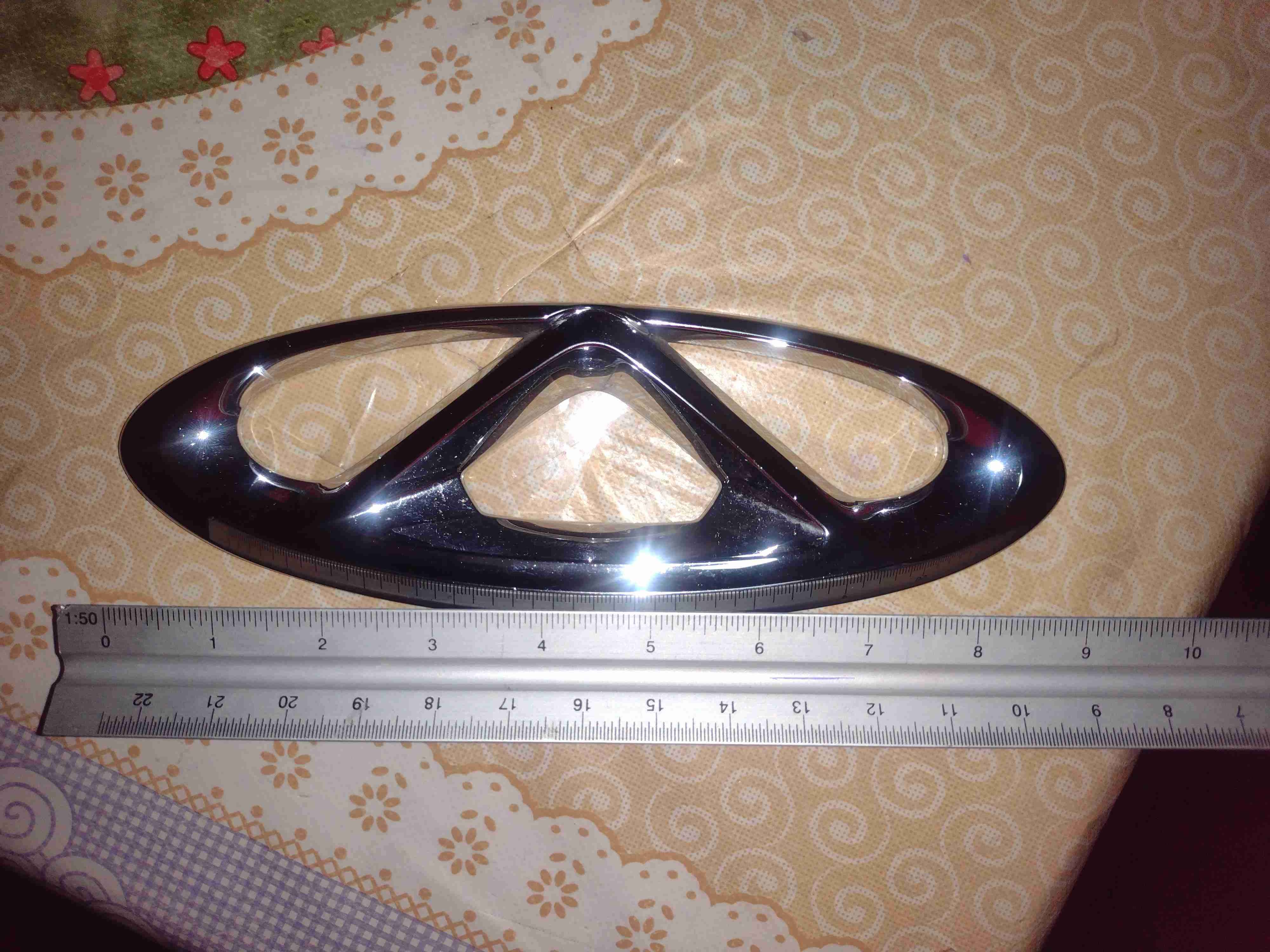 Emblema metálico para auto