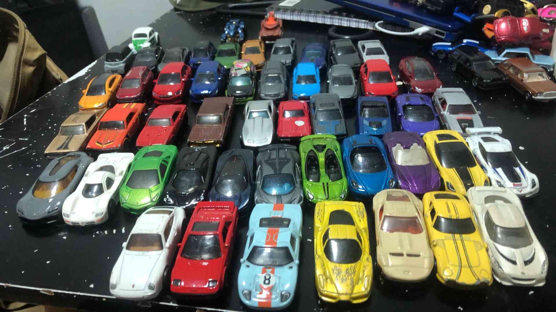 Lote autos Hot Wheels y más - miniatura 2