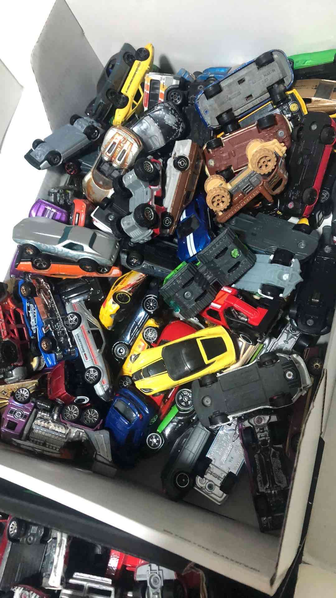 Lote autos Hot Wheels y más - miniatura 3