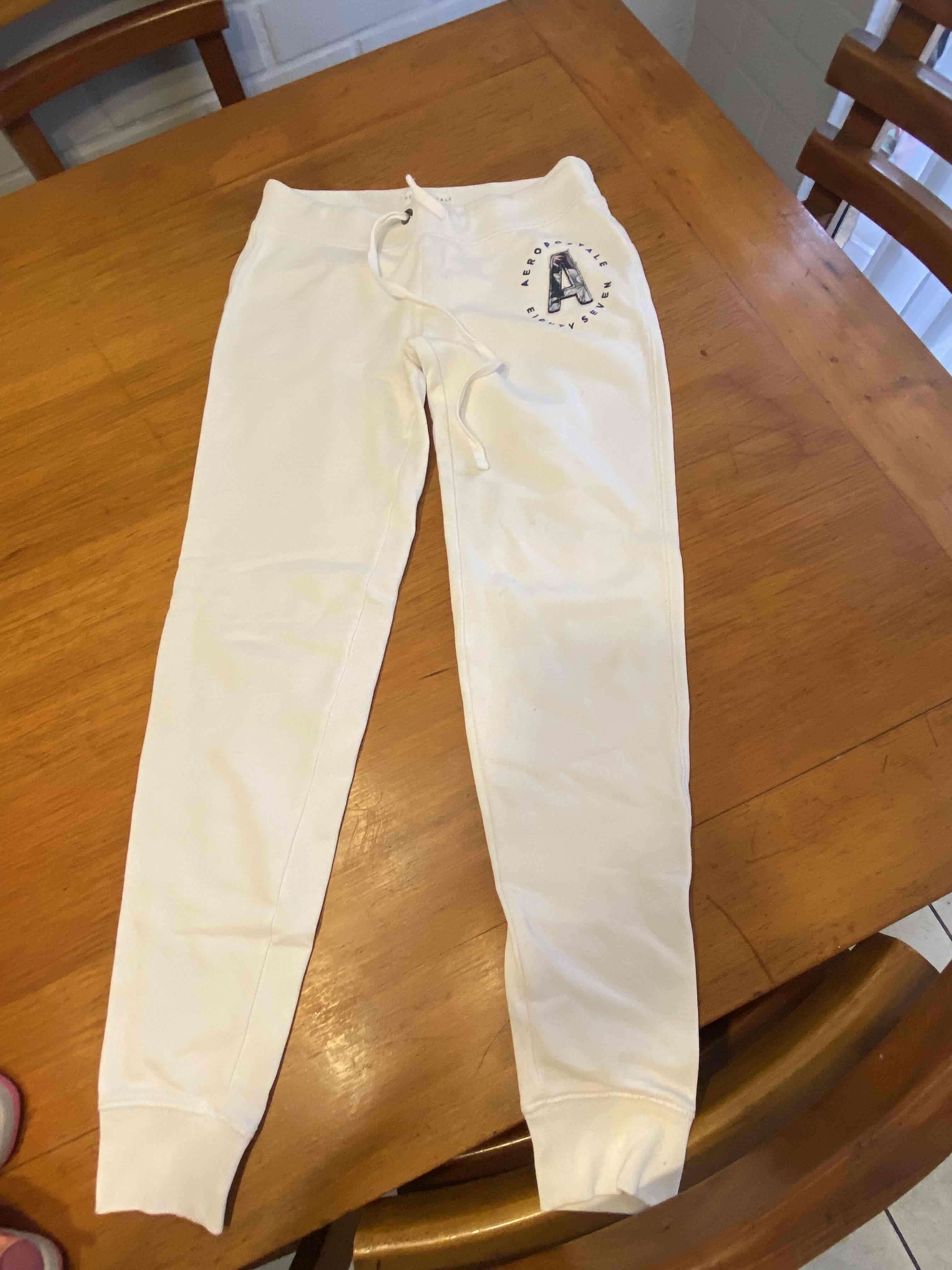 Pantalones deportivos blancos Aeropostale