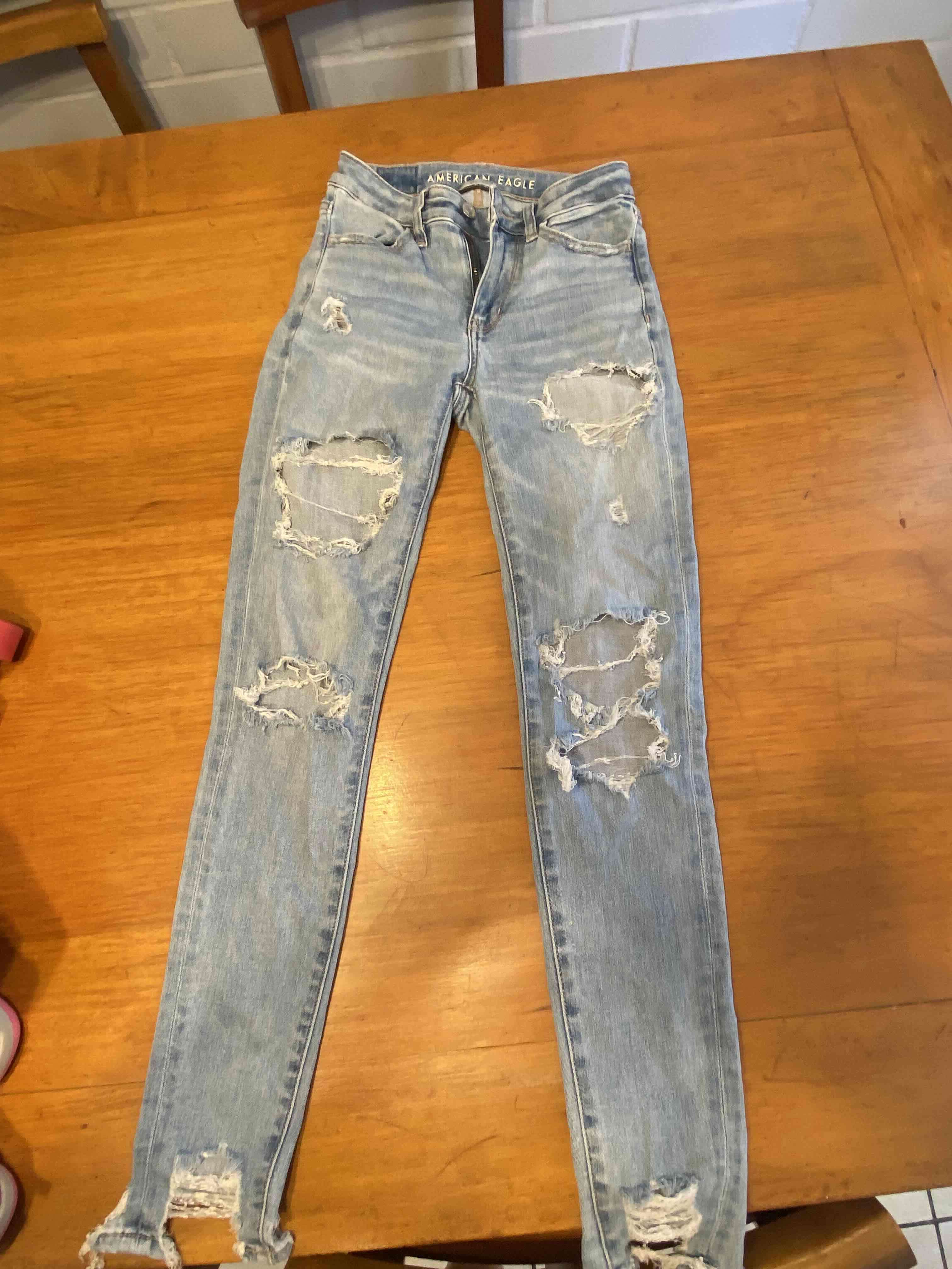 Jeans desgastados American Eagle