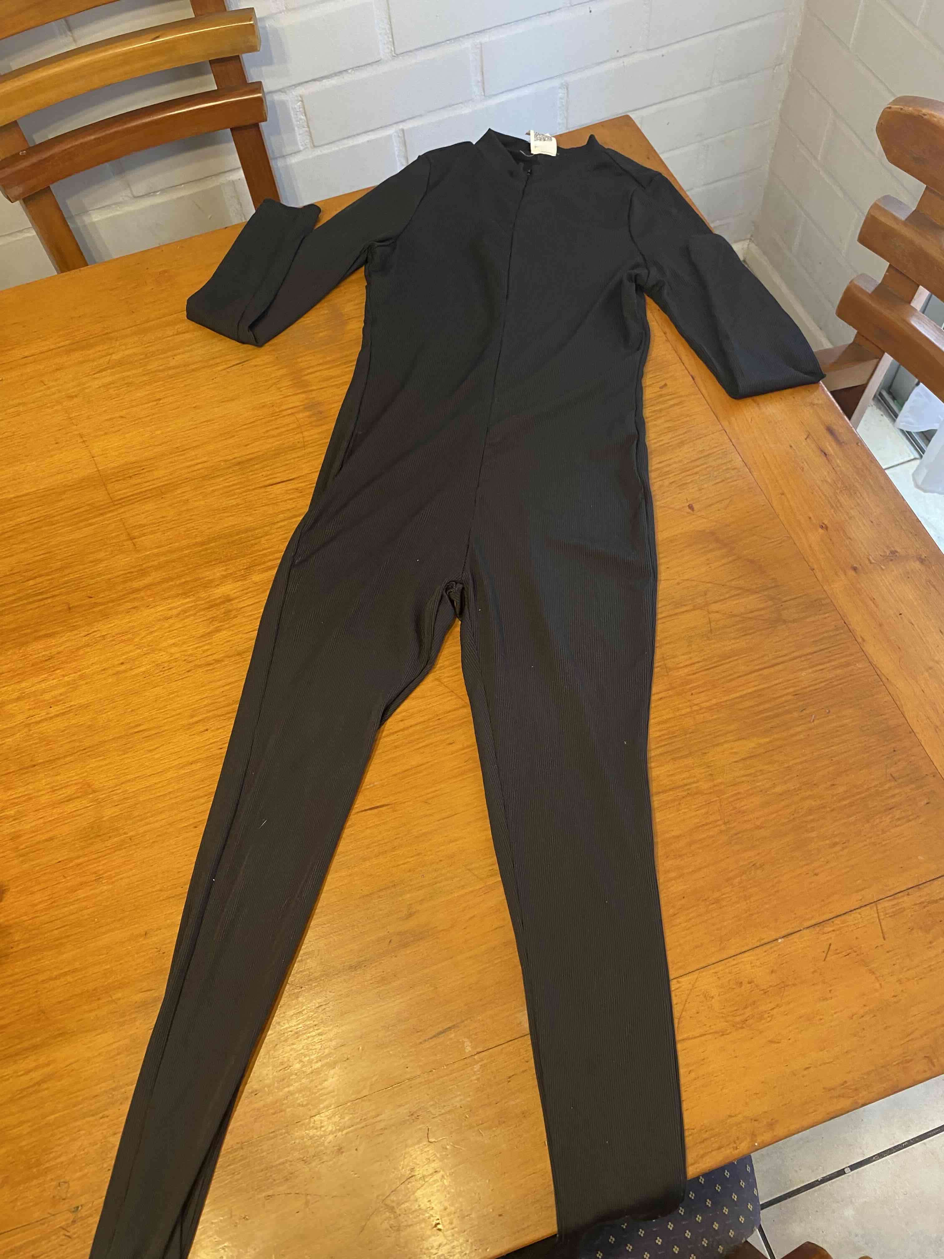 Enterito negro de manga larga