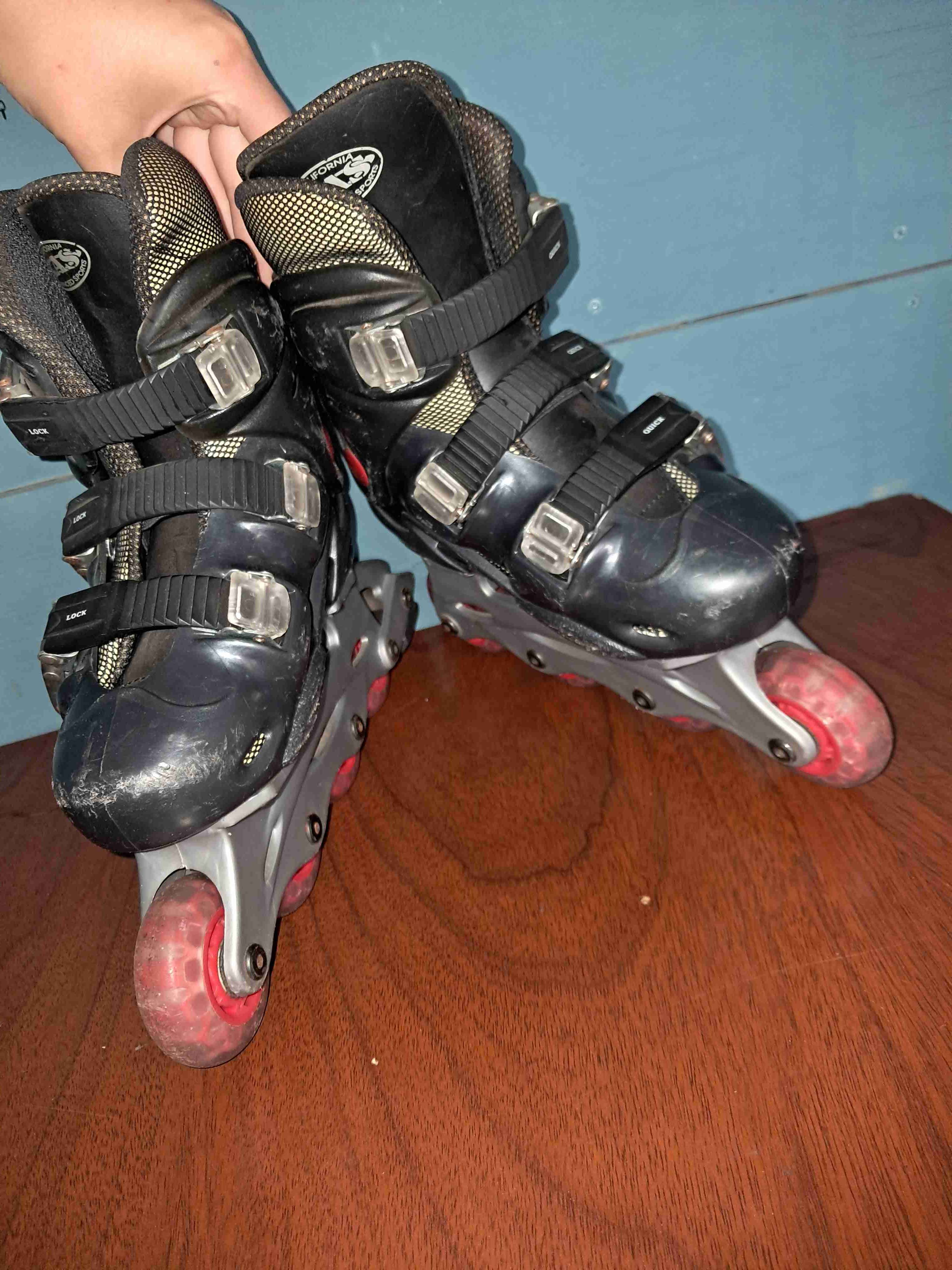Patines en línea negros con rojo - miniatura 4